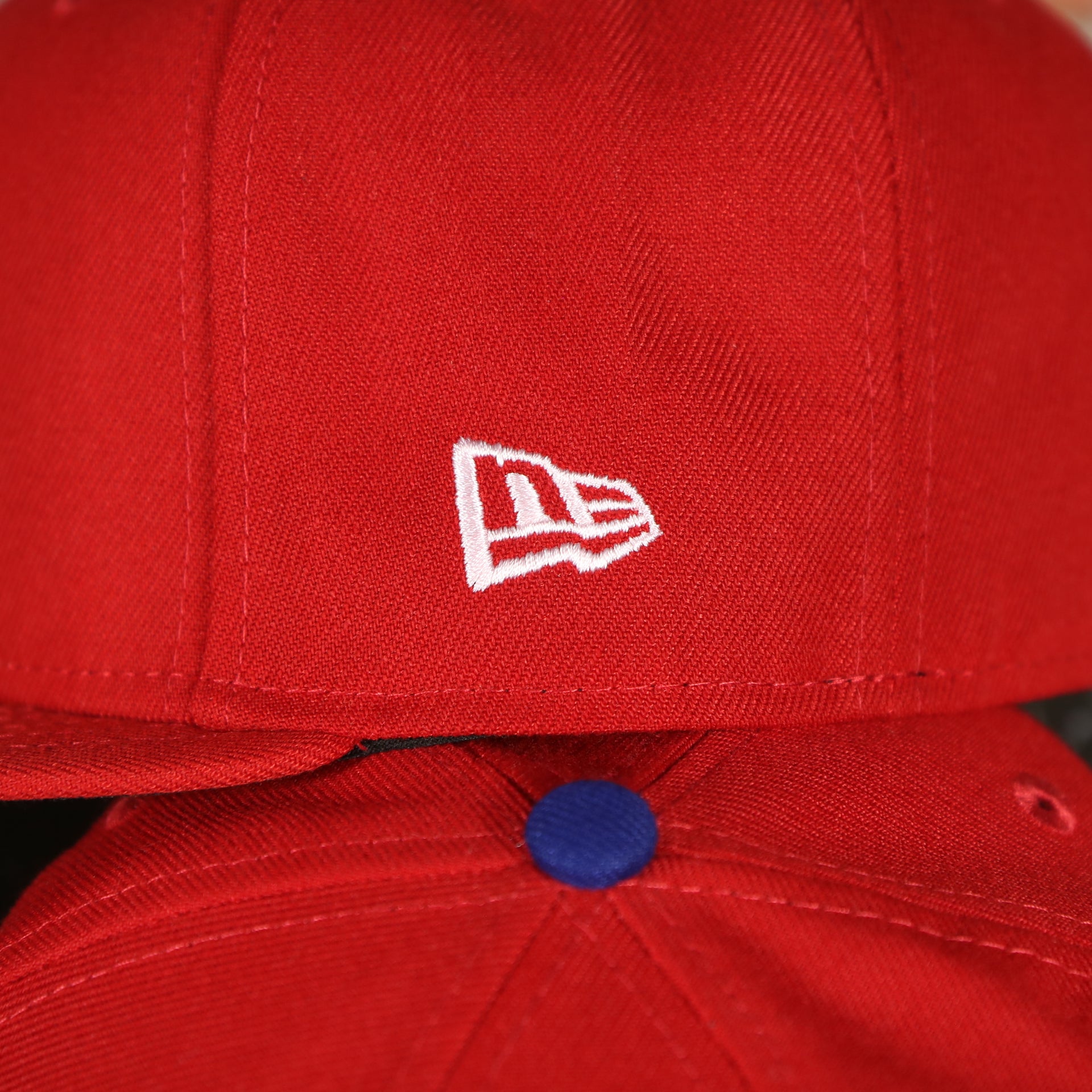 Wearer's left New Era logo on the Philadelphia Phillies Post Season 2022 MLB Playoffs Side Patch On-Field 59Fifty Fitted Cap