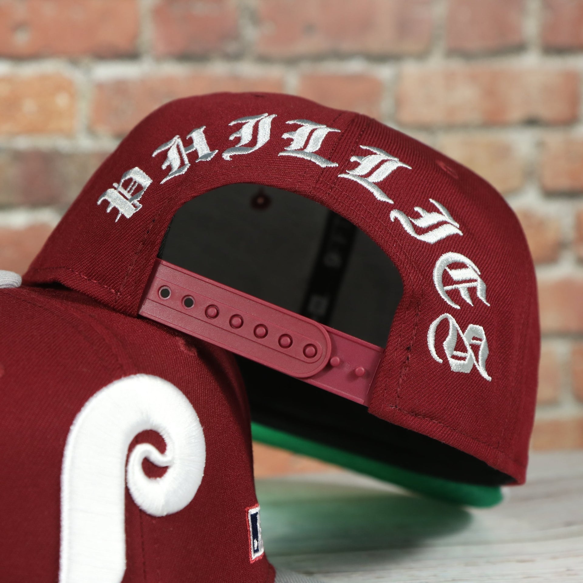 maroon adjustable snap on the Philadelphia Phillies Throwback Green Bottom White Back Letter Arch 9Fifty Snapback | Back Word Arch Maroon 9Fifty