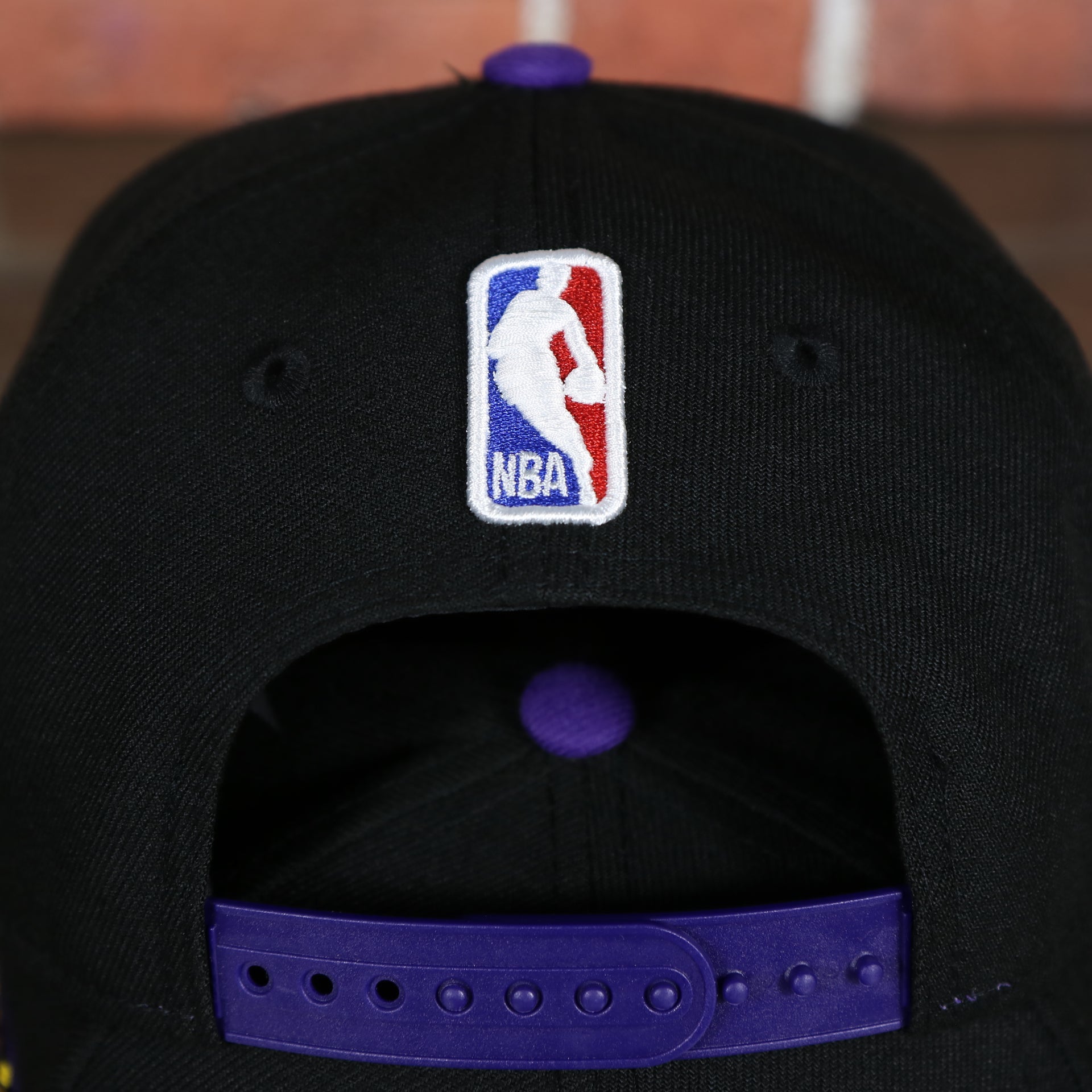nba logo on the Los Angeles Lakers City Skyline Side Patch 9Fifty Youth Snapback Hat | Los Angeles Skyline 950