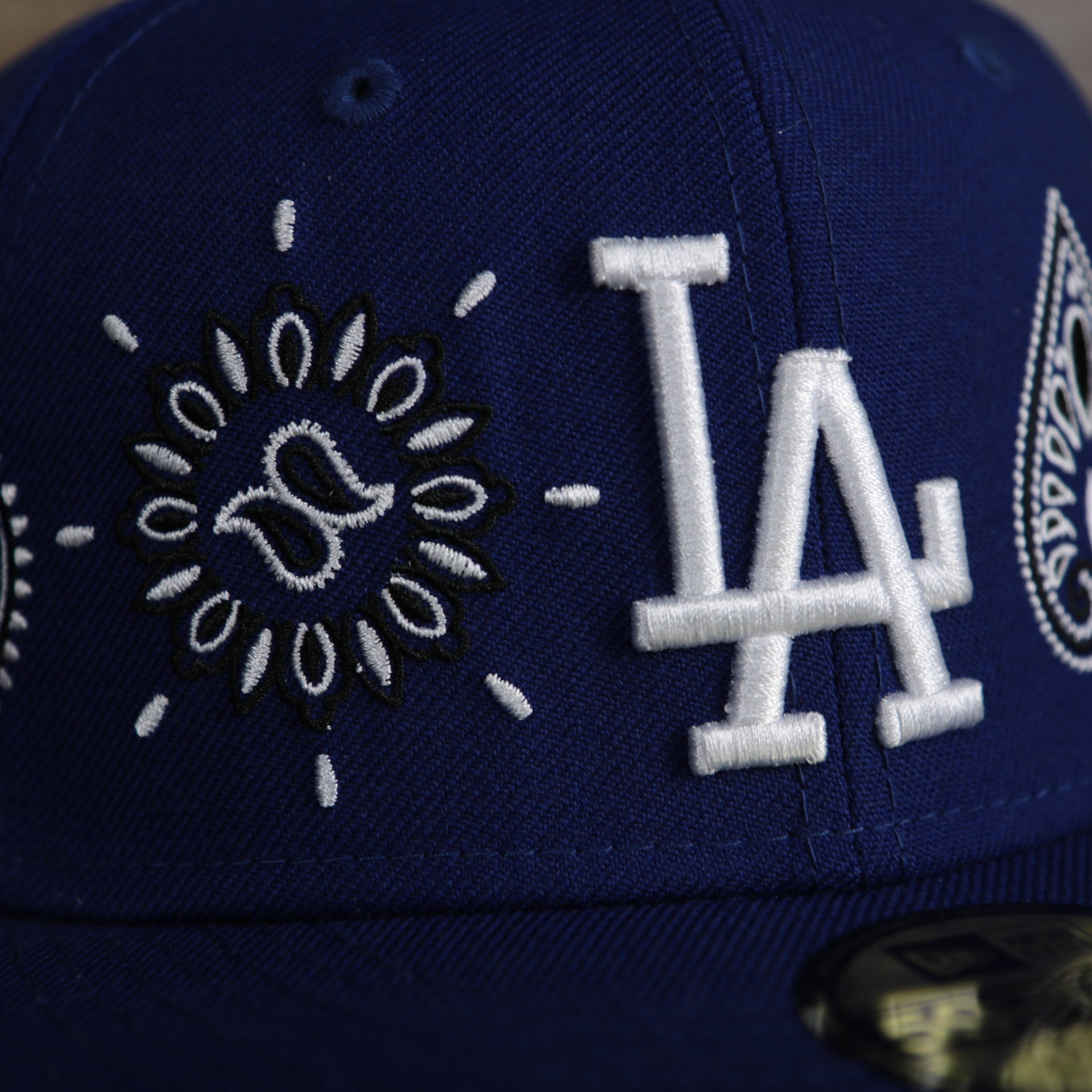dodgers logo on the Los Angeles Lakers All Over Paisley Bandana Pattern Grey Bottom 5950 Fitted Cap | Blue