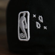 nba logo on the Brooklyn Nets All Over Paisley Bandana Pattern Grey Bottom 5950 Fitted Cap | Black