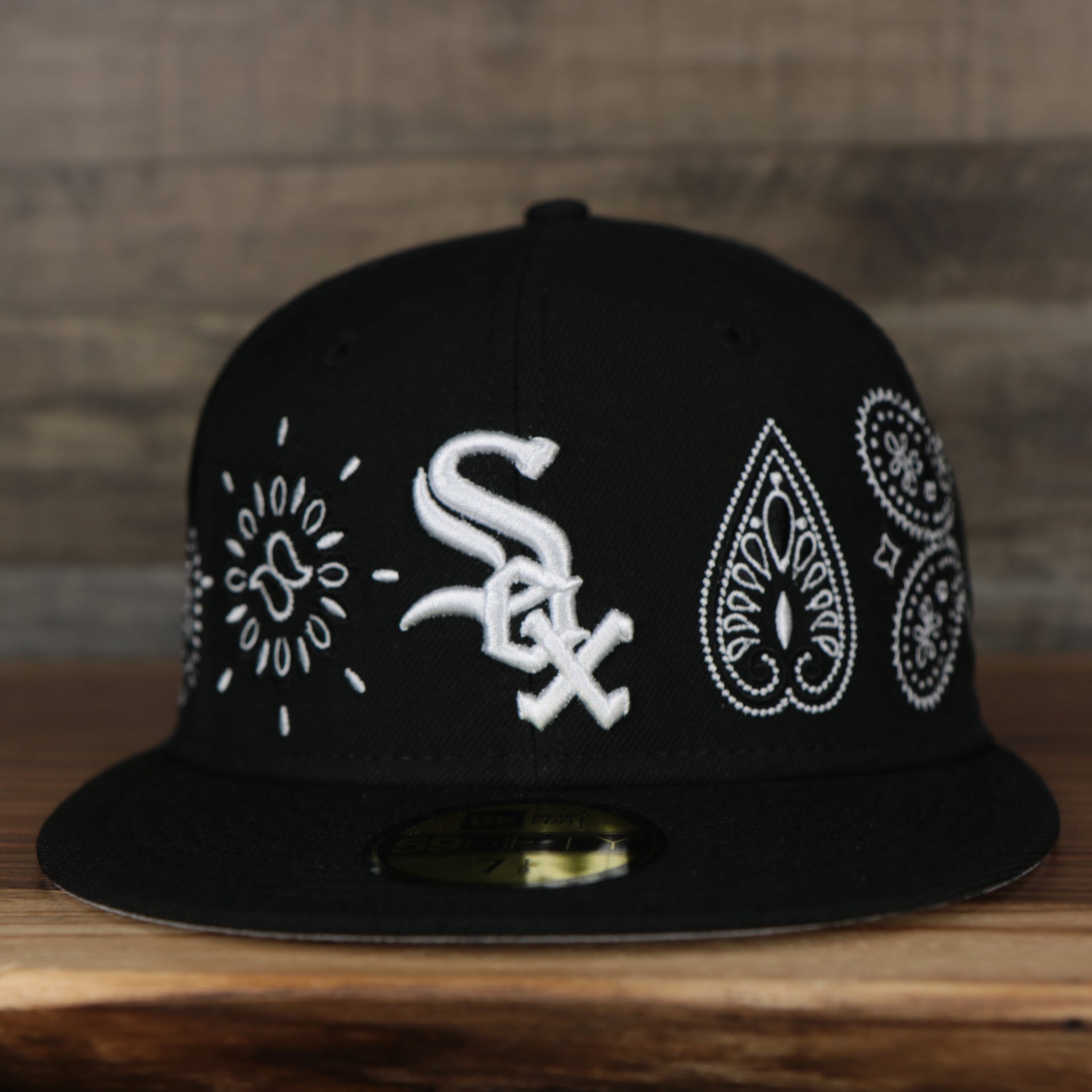 front of the Chicago White Sox All Over Paisley Bandana Pattern Grey Bottom 5950 Fitted Cap | Black