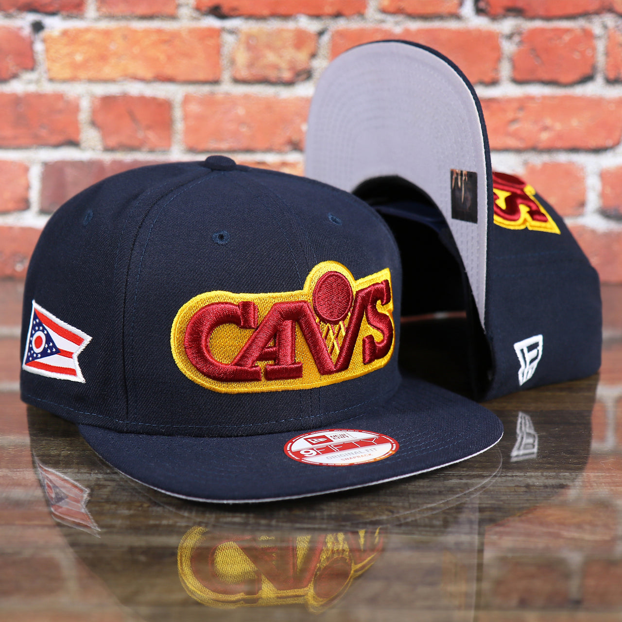 front and bottom of the Cleveland Cavaliers Vintage City Flag Side Patch Gray Bottom 9Fifty Snapback | Navy