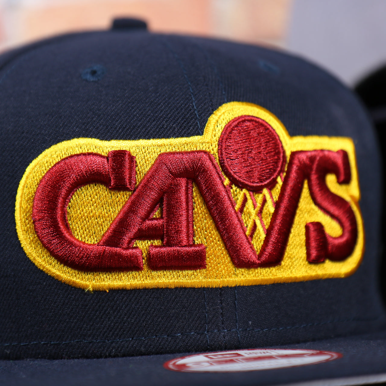 Cavs vintage logo on the front of the Cleveland Cavaliers Vintage City Flag Side Patch Gray Bottom 9Fifty Snapback | Navy
