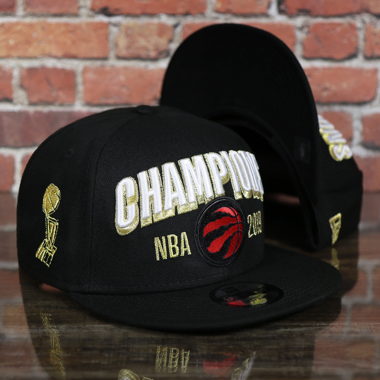Men's Toronto Raptors New Era Black 2019 NBA Finals On Court Champions Locker Room 9FIFTY Snapback Hat