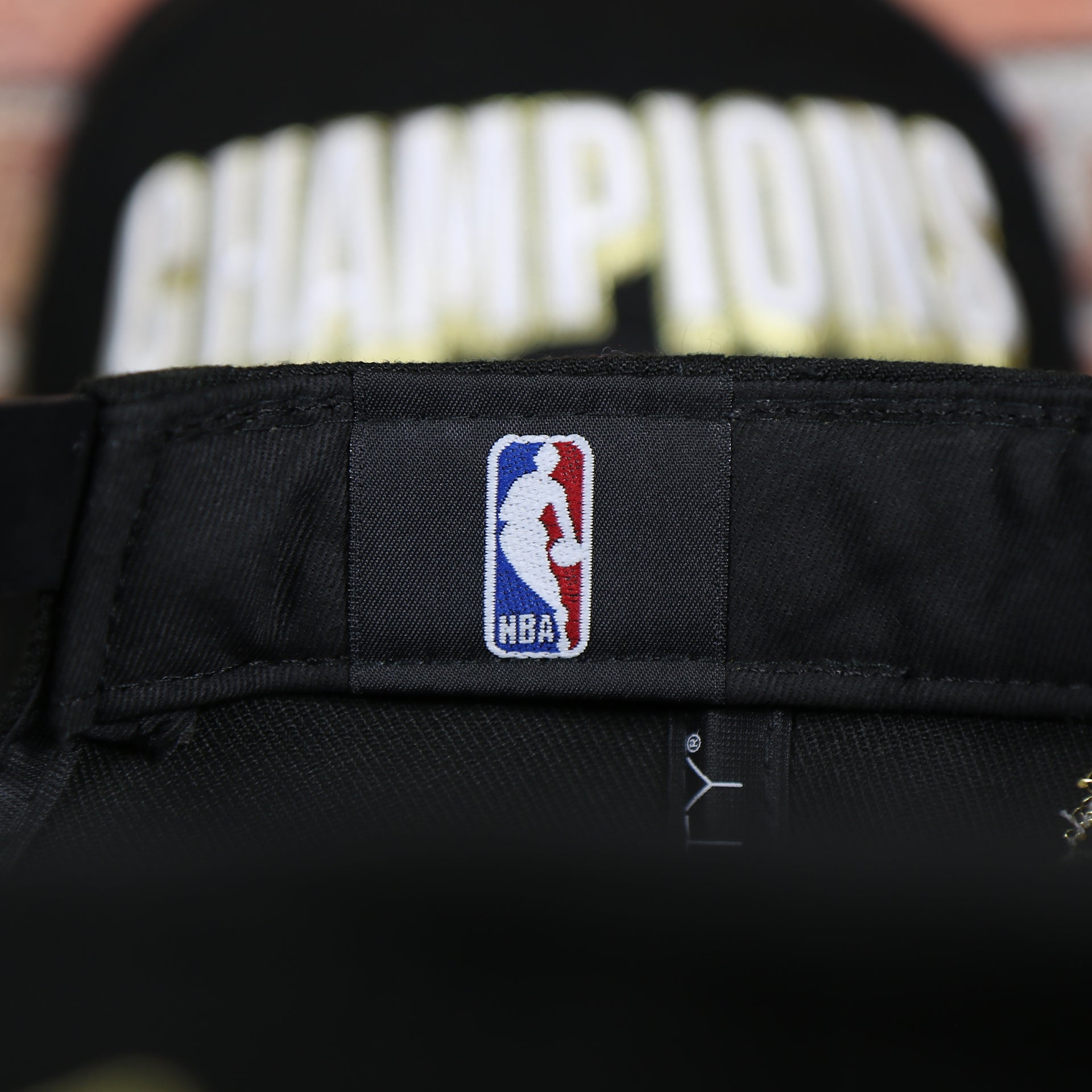nba label on the Men's Toronto Raptors New Era Black 2019 NBA Finals On Court Champions Locker Room 9FIFTY Snapback Hat