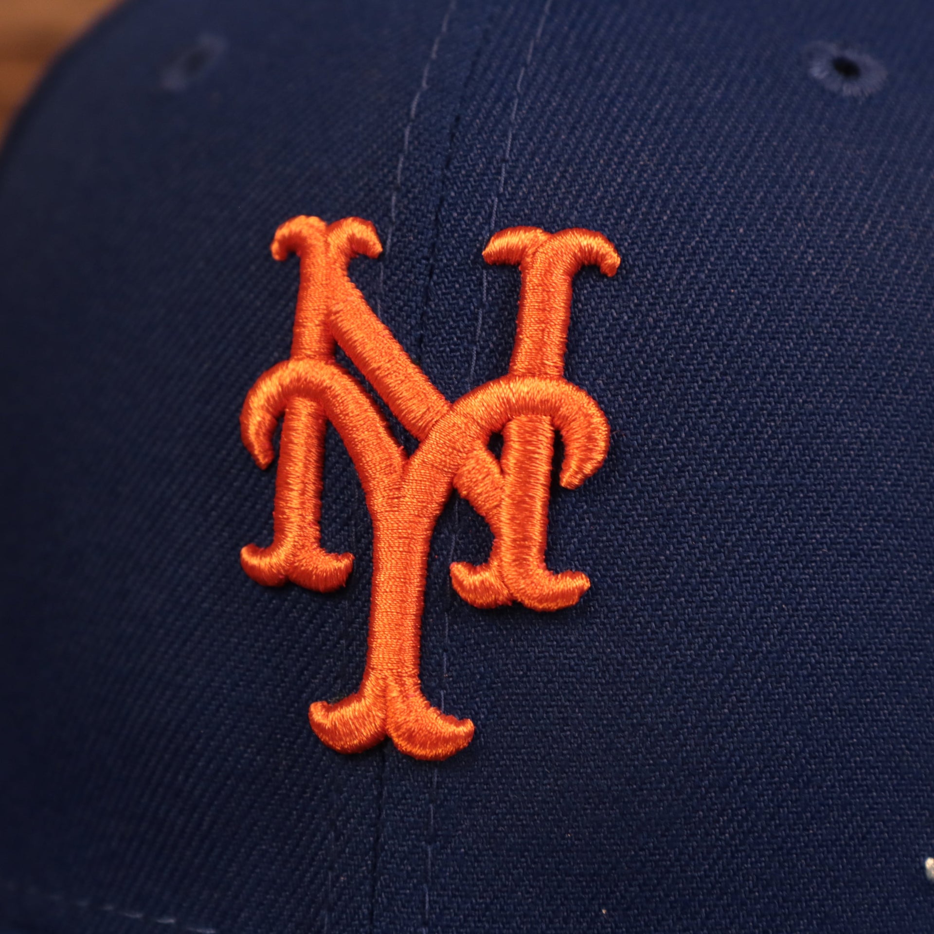 Close up of the New York Mets logo on the New York Mets City Transit All Over Side Patch Gray Bottom 59Fifty Fitted Cap