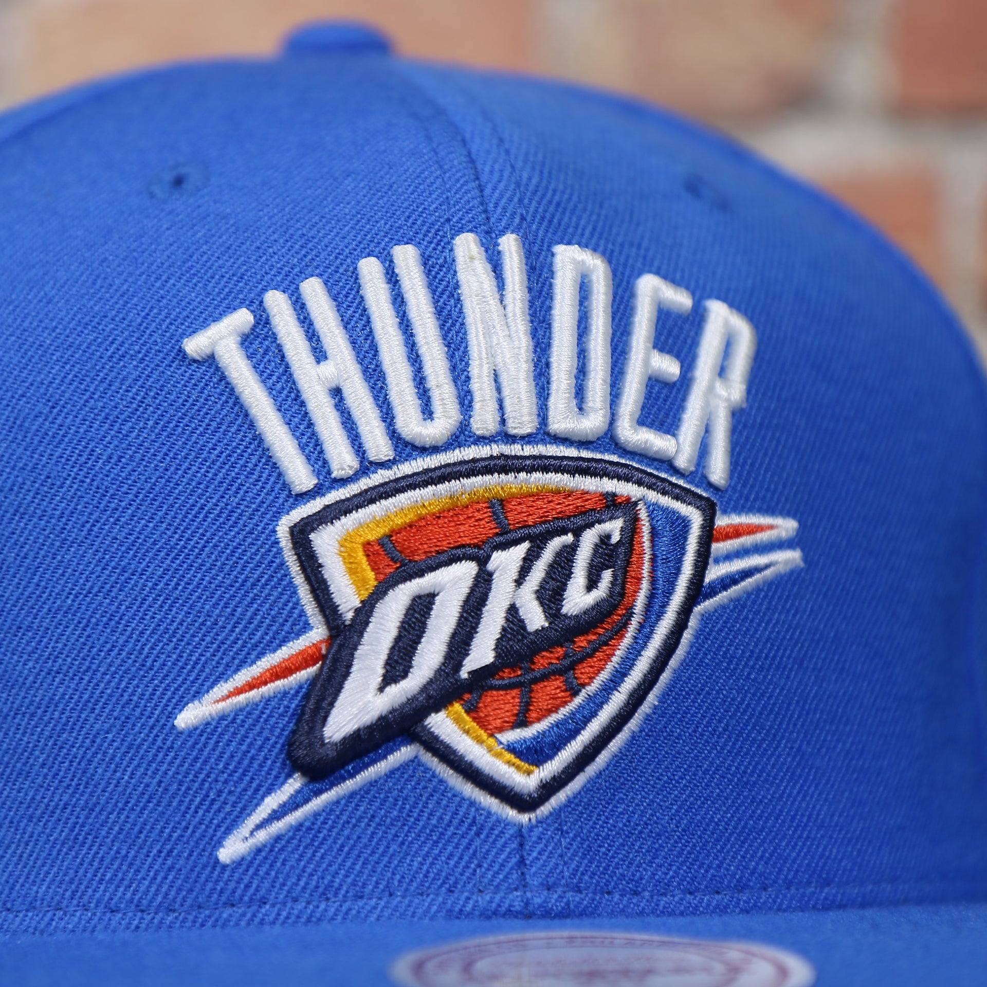 front logo on the Oklahoma City Thunder Green Bottom 9Fifty Snapback Cap | Royal Blue