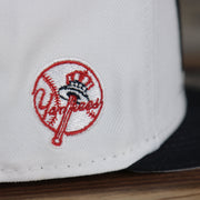 yankees logo on the New York Yankees Retro 9Fifty Grey Bottom Snapback | White