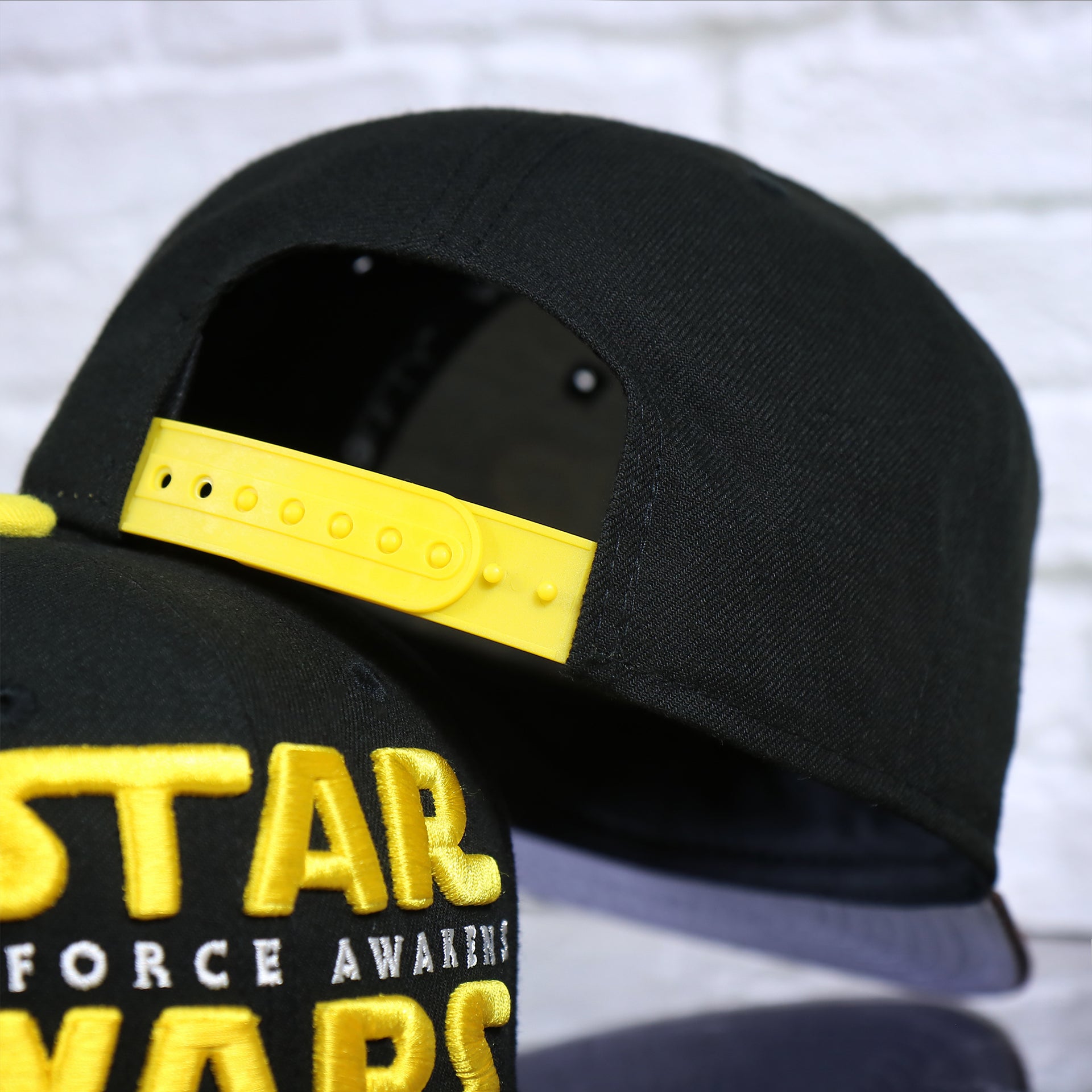 backside of the Star Wars The Force Awakens Gray Bottom 9Fifty Snapback Cap | Black