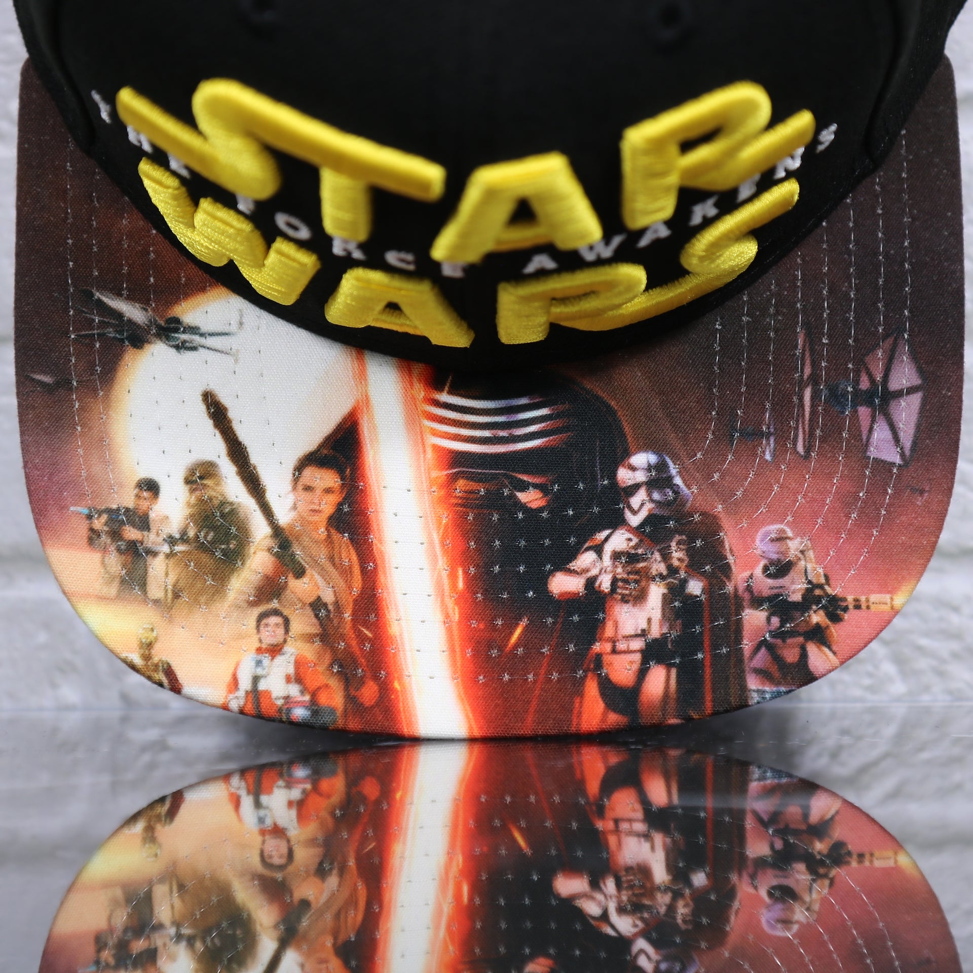 character brim on the Star Wars The Force Awakens Gray Bottom 9Fifty Snapback Cap | Black