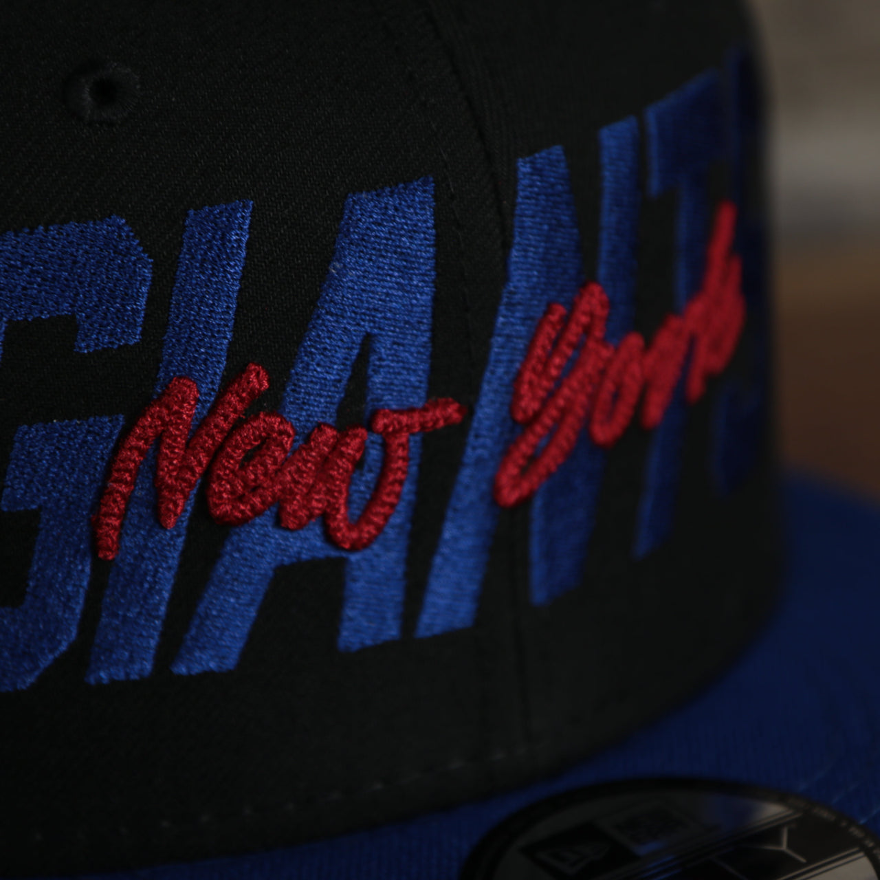 logo shot of the New York Giants 2022 NFL Draft 9Fifty Grey Bottom On-Field Snapback | Black