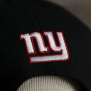 logo shot on the New York Giants 2022 NFL Draft 9Fifty Grey Bottom On-Field Snapback | Black