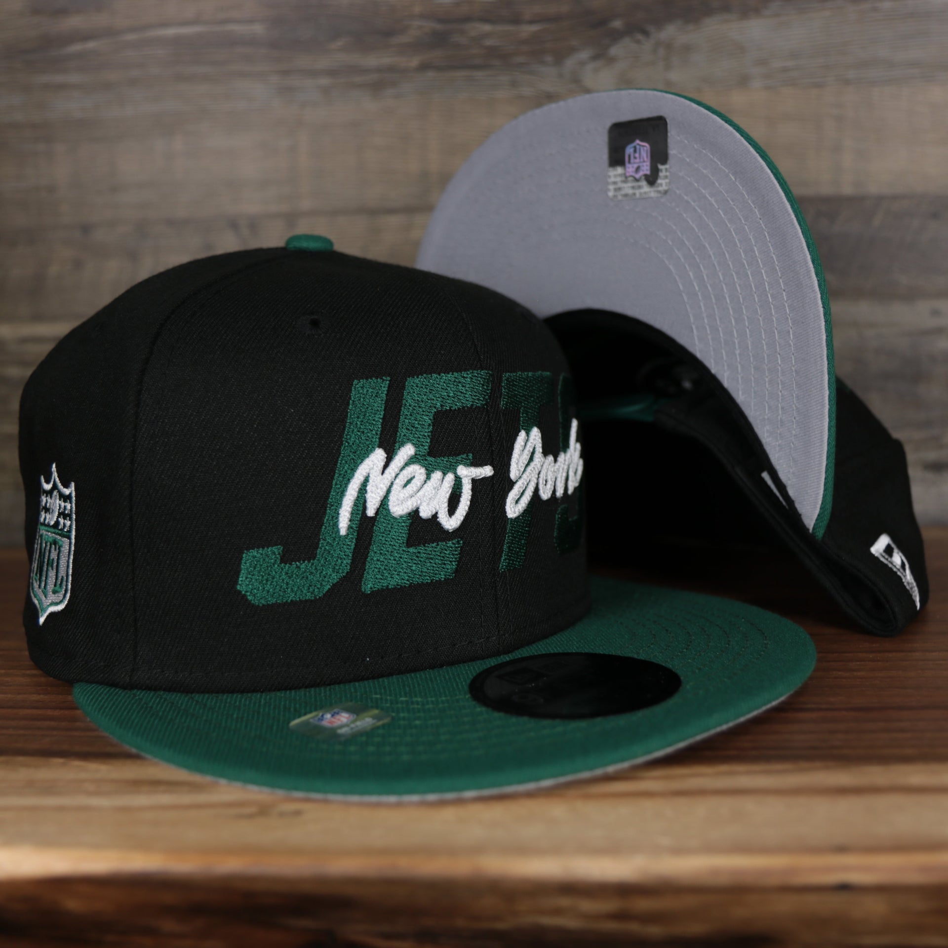 front and bottom of the New York Jets 2022 NFL Draft 9Fifty Grey Bottom On-Field Snapback | Black