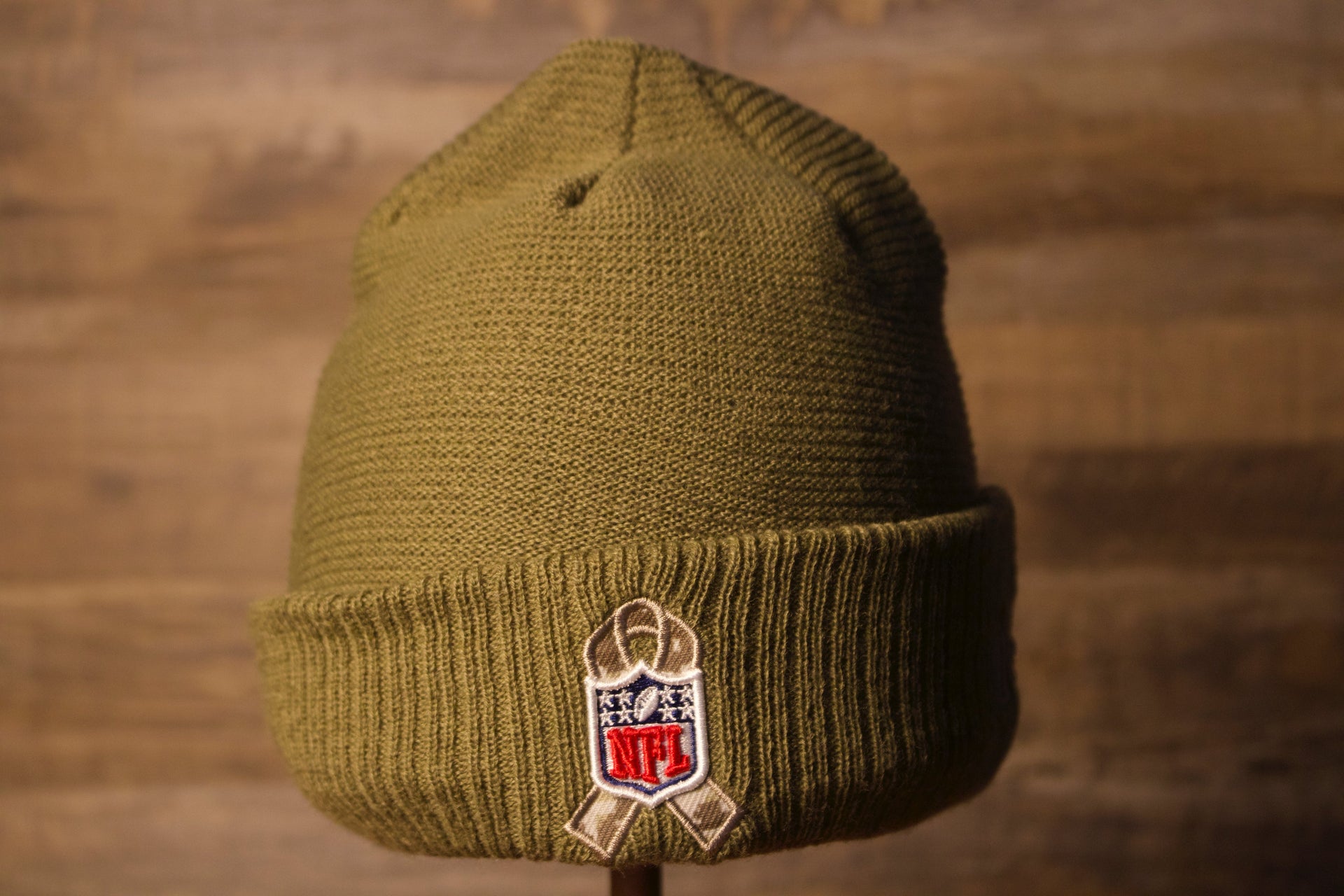the back of the eagles youth salute to service 2019 beanie is the military awareness ribbon with the NFL shield in front of it Eagles Youth Beanie | Philadelphia Eagles 2019 Salute To Service Beanie