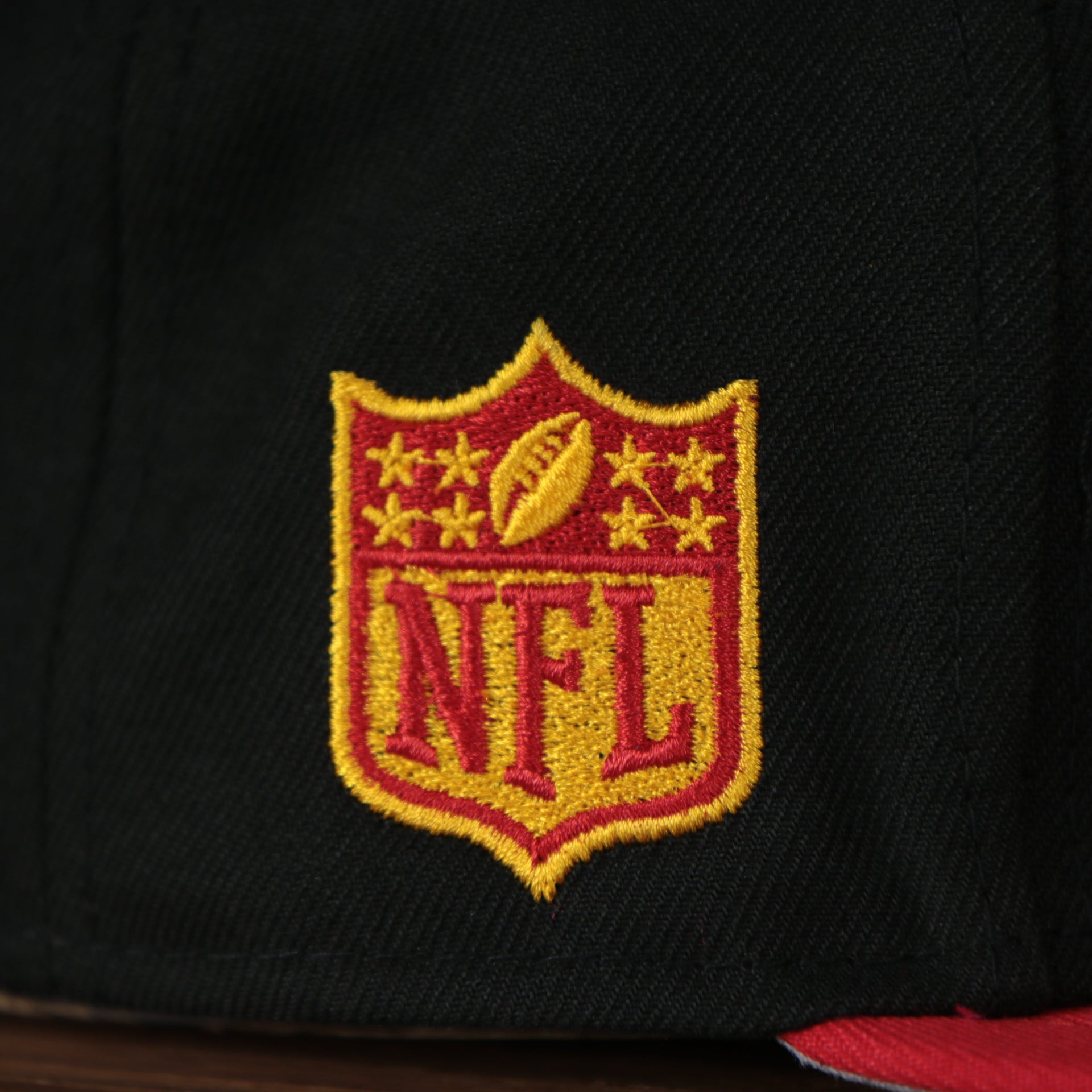 nfl logo on the Kansas City Chiefs 2022 NFL Draft 9Fifty Grey Bottom On-Field Snapback | Black