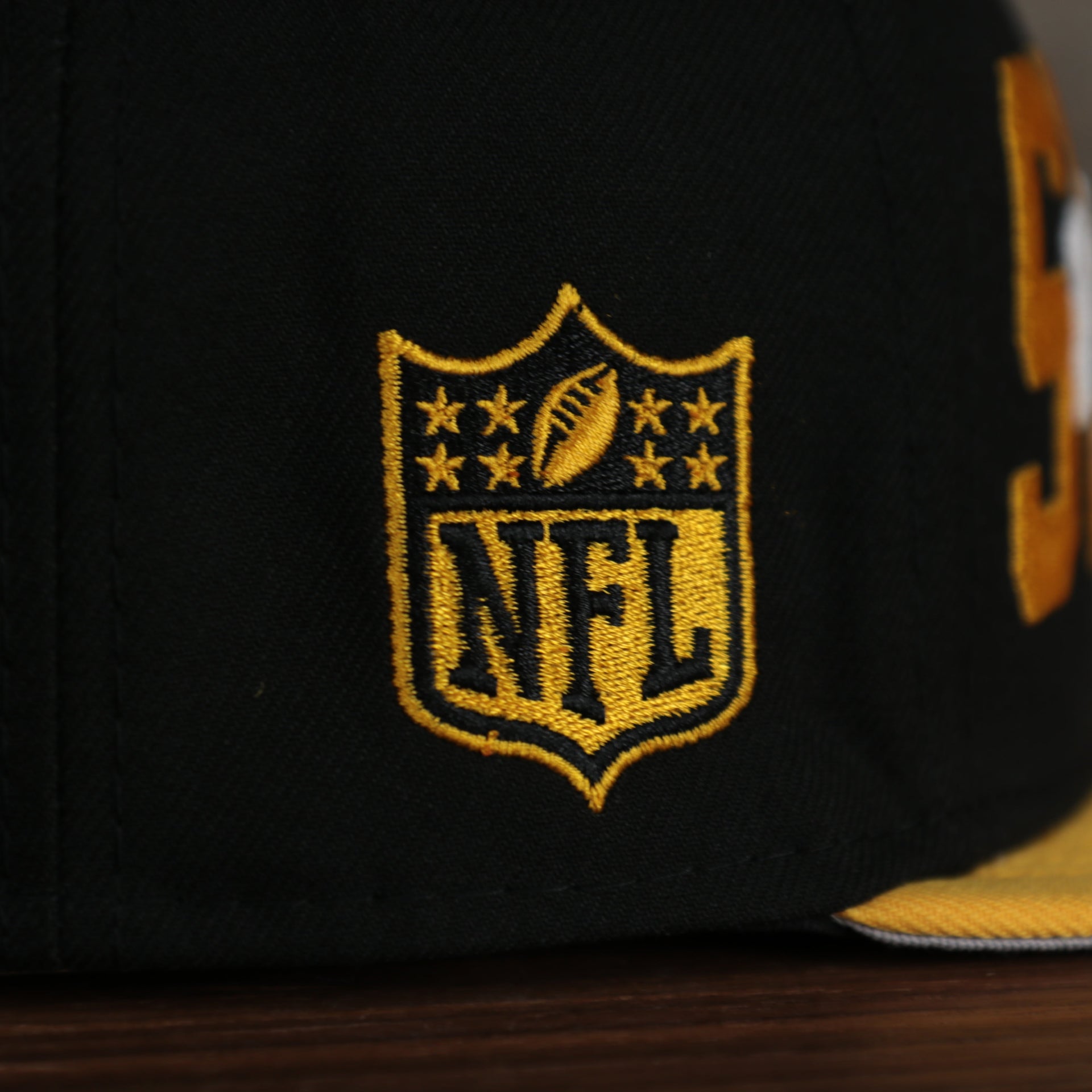 nfl logo on the Pittsburgh Steelers 2022 NFL Draft 9Fifty Grey Bottom On-Field Snapback | Black