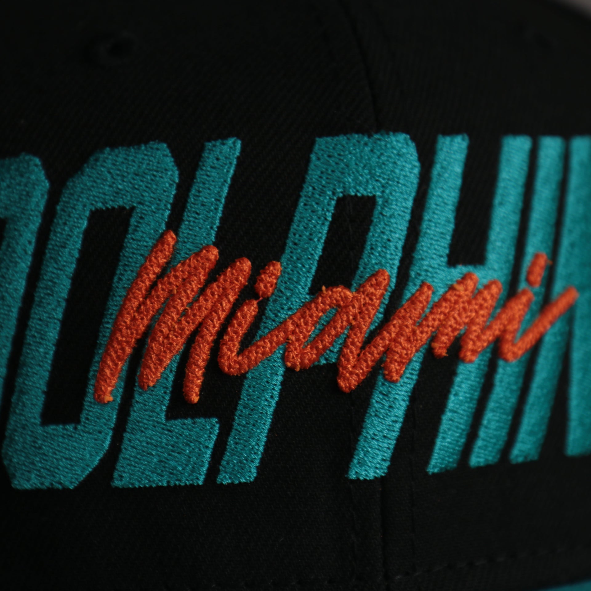logo shot on ther Miami Dolphins 2022 NFL Draft 9Fifty Grey Bottom On-Field Snapback | Blac