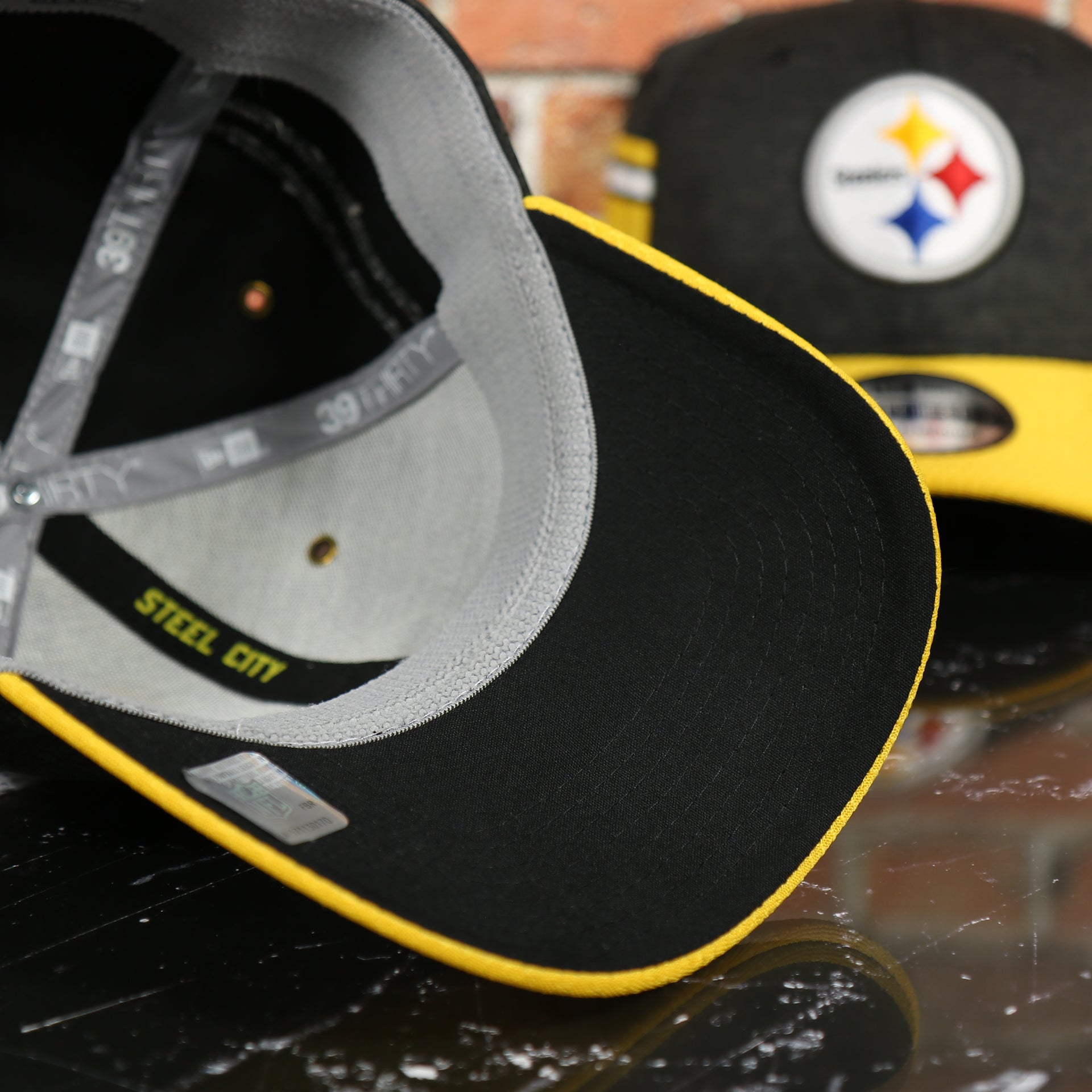 black under visor on the Pittsburgh Steelers Onfield NFL Sideline Side Patch 39Thirty Flexfit Cap | Yellow 39Thirty Cap