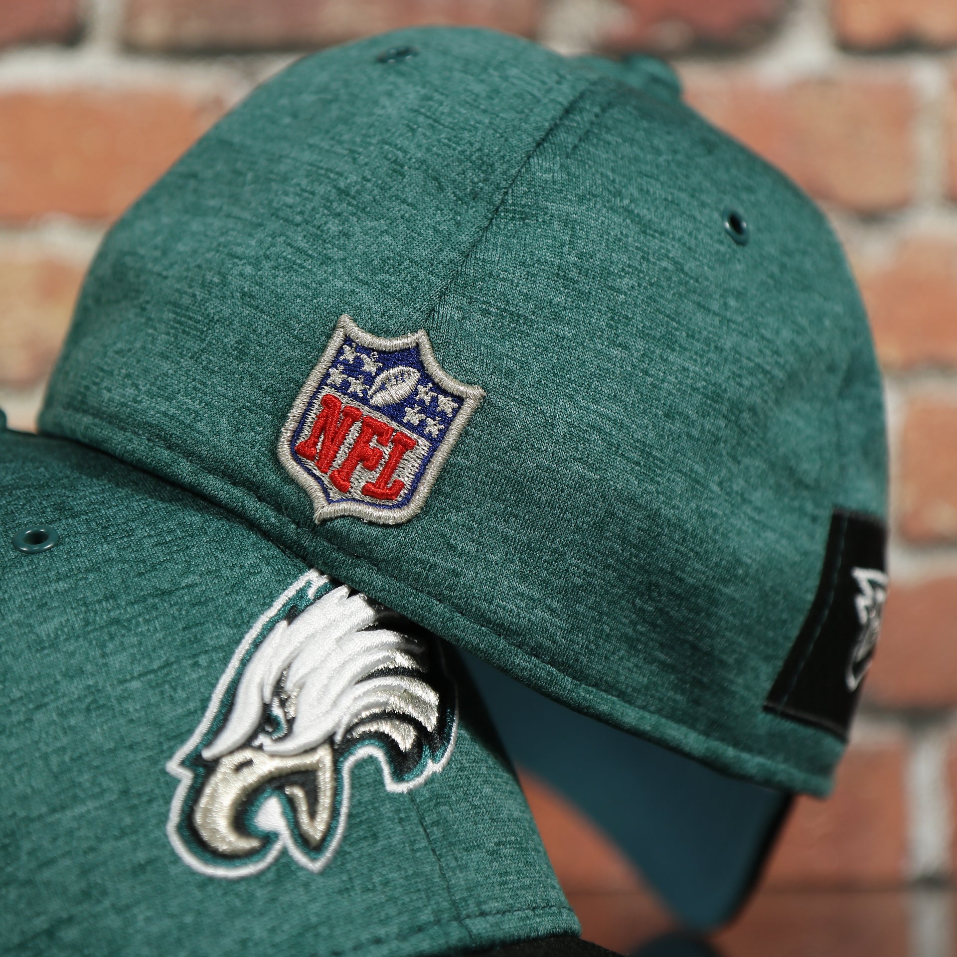 NFL logo on the Philadelphia Eagles Onfield NFL Sideline Side Patch 39Thirty Flexfit Cap | Midnight Green 39Thirty Cap