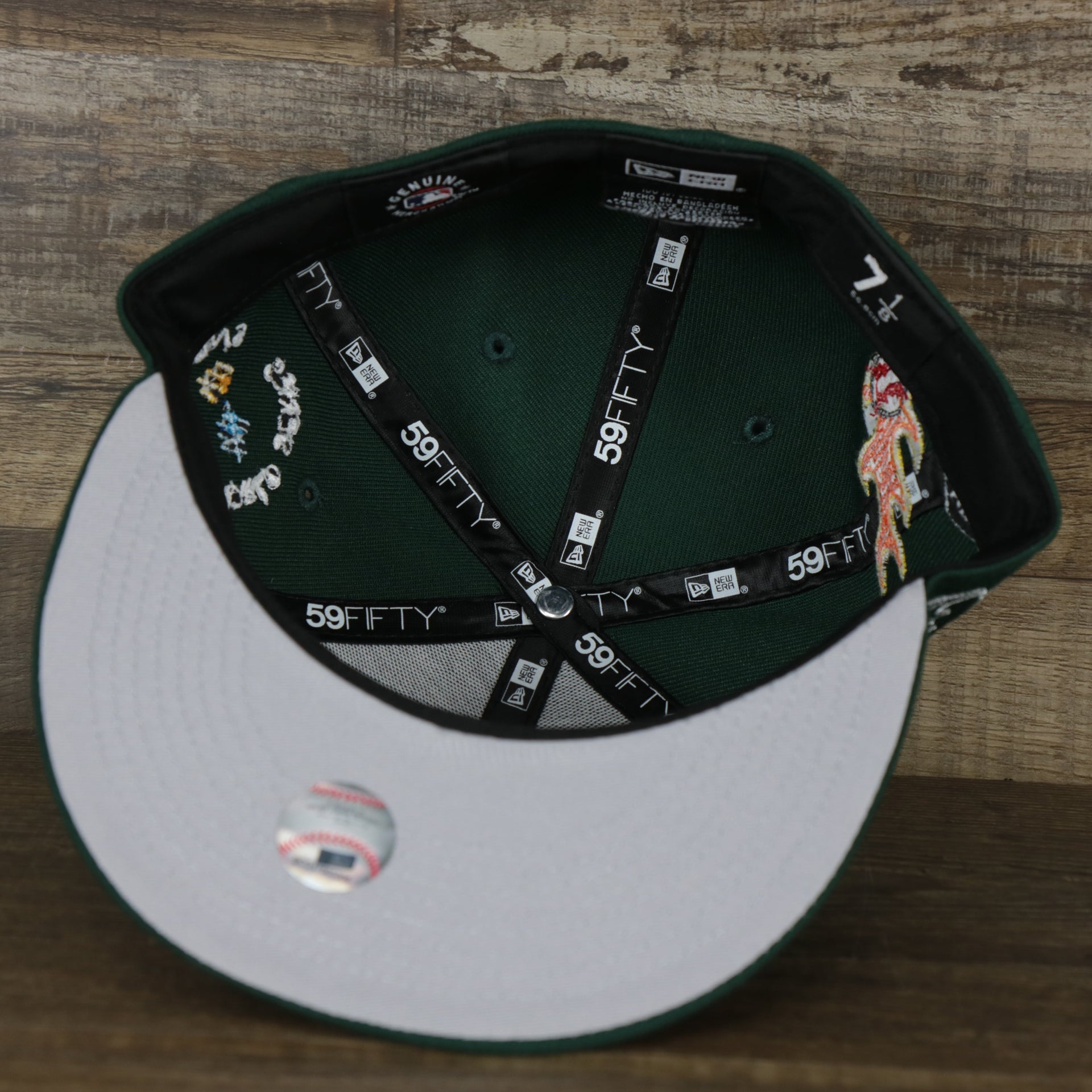 The gray uv on the Oakland Athletics “Scribble” Side Patch Gray Bottom 59Fifty Fitted Cap