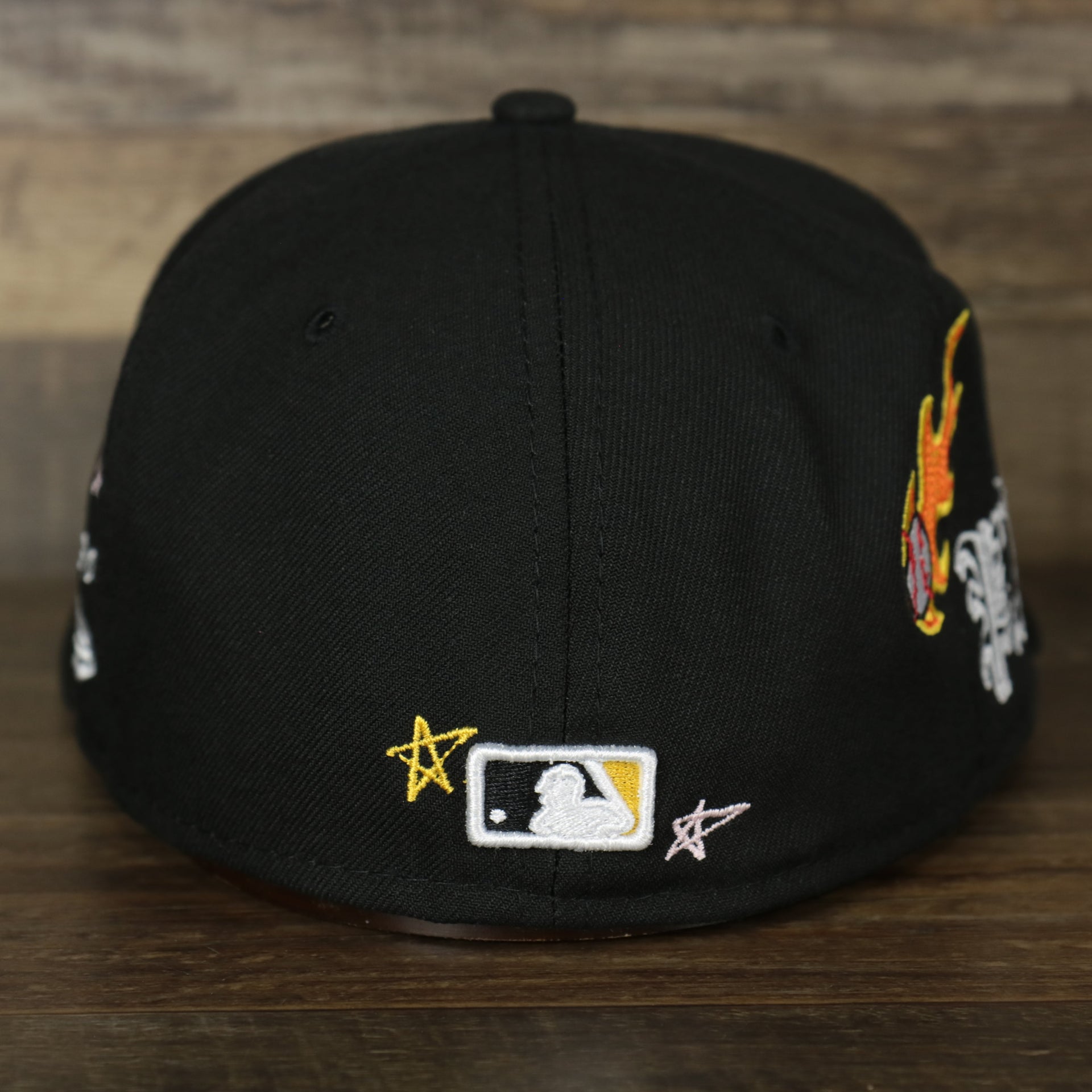 The backside of the Pittsburgh Pirates “Scribble” Side Patch Gray Bottom 59Fifty Fitted Cap