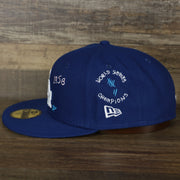 The wearer's left of the Los Angeles Dodgers “Scribble” Side Patch Gray Bottom 59Fifty Fitted Cap
