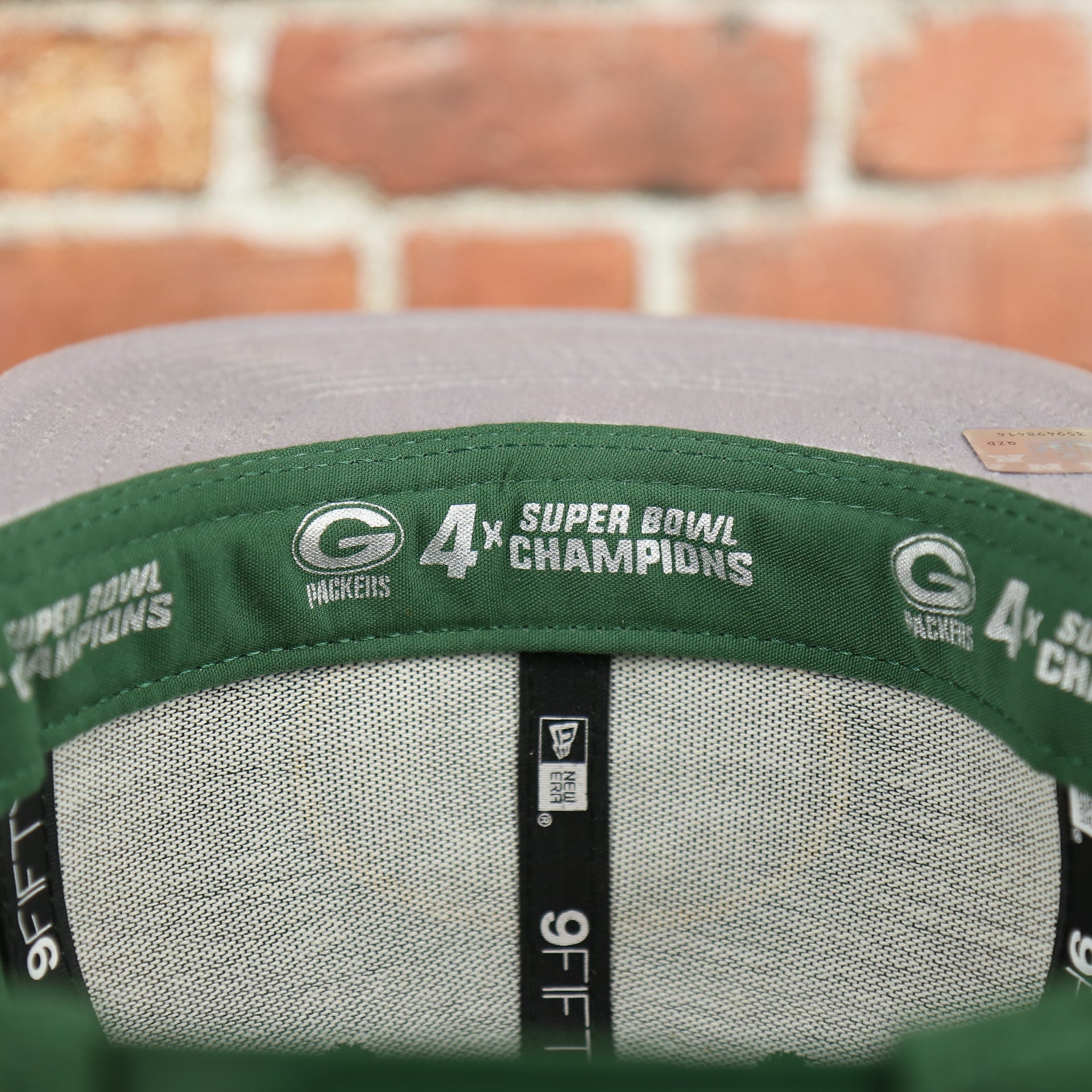 sweatband of the Green Bay Packers Four Time Super Bowl Champions Side Patch 59Fifty Fitted Cap | Green Fitted Cap