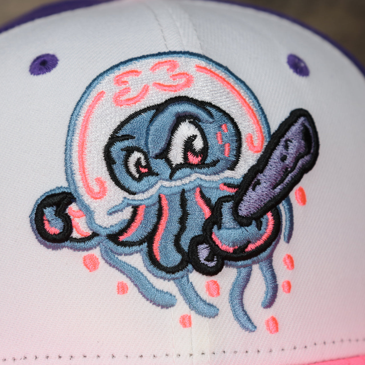 logo shot of the Jersey Shore Blue Claws 2022 Medusas de Jersey Shore Copa de la Diversion On-Field Black Bottom 5950 Fitted Cap | Purple/White