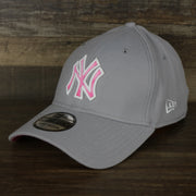 The New York Mets 2022 Mother’s Day On-Field 39Thirty Flexfit Cap