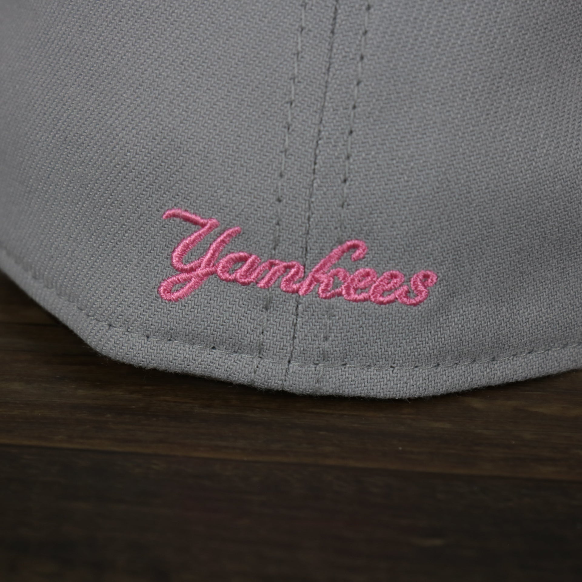 A close up the Yankees embroiderey on teh New York Mets 2022 Mother’s Day On-Field 39Thirty Flexfit Cap