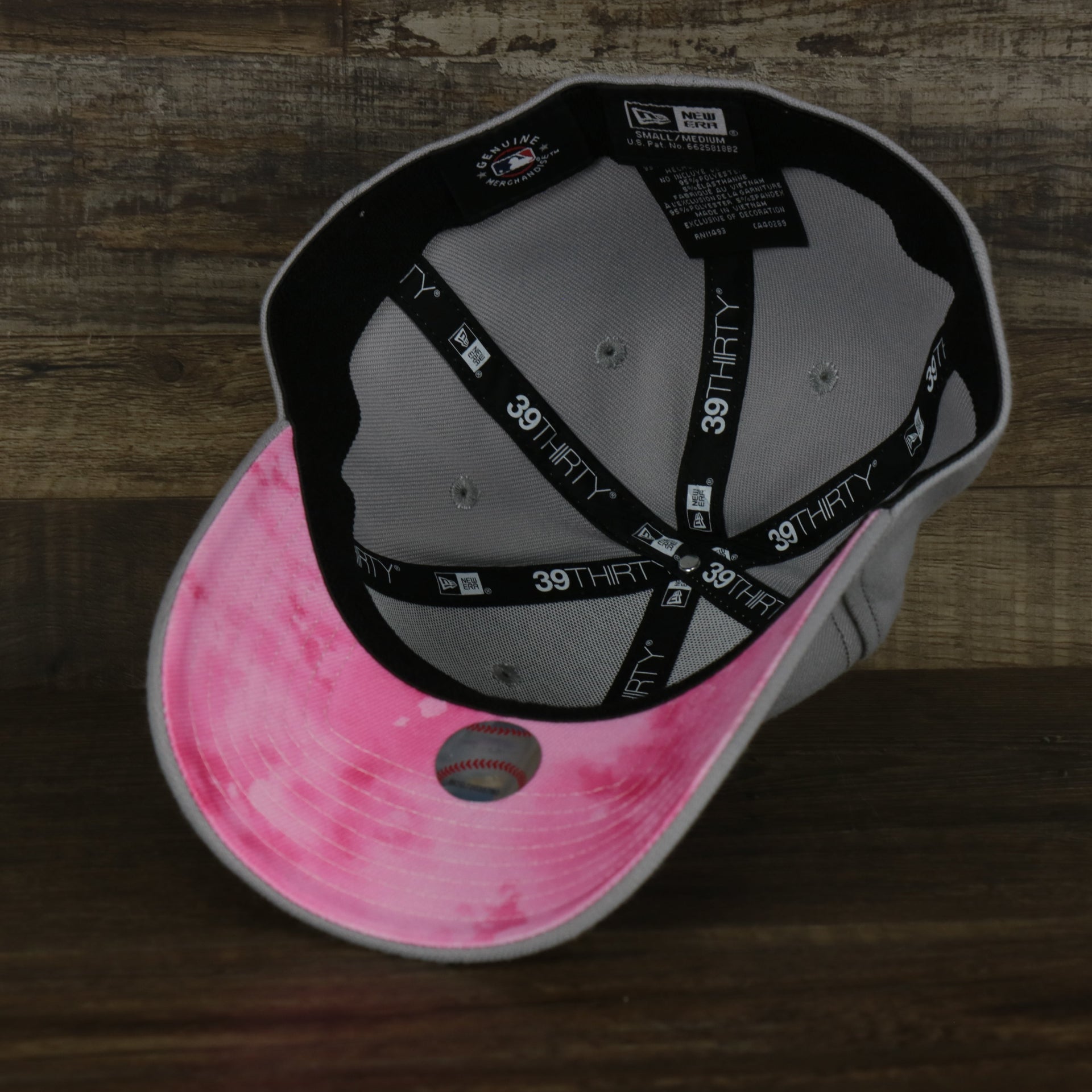 The underside of the New York Mets 2022 Mother’s Day On-Field 39Thirty Flexfit Cap