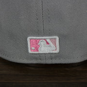 A close up of the MLB Batterman on the New York Yankees 2022 Mother’s Day On-Field 59Fifty Fitted Cap