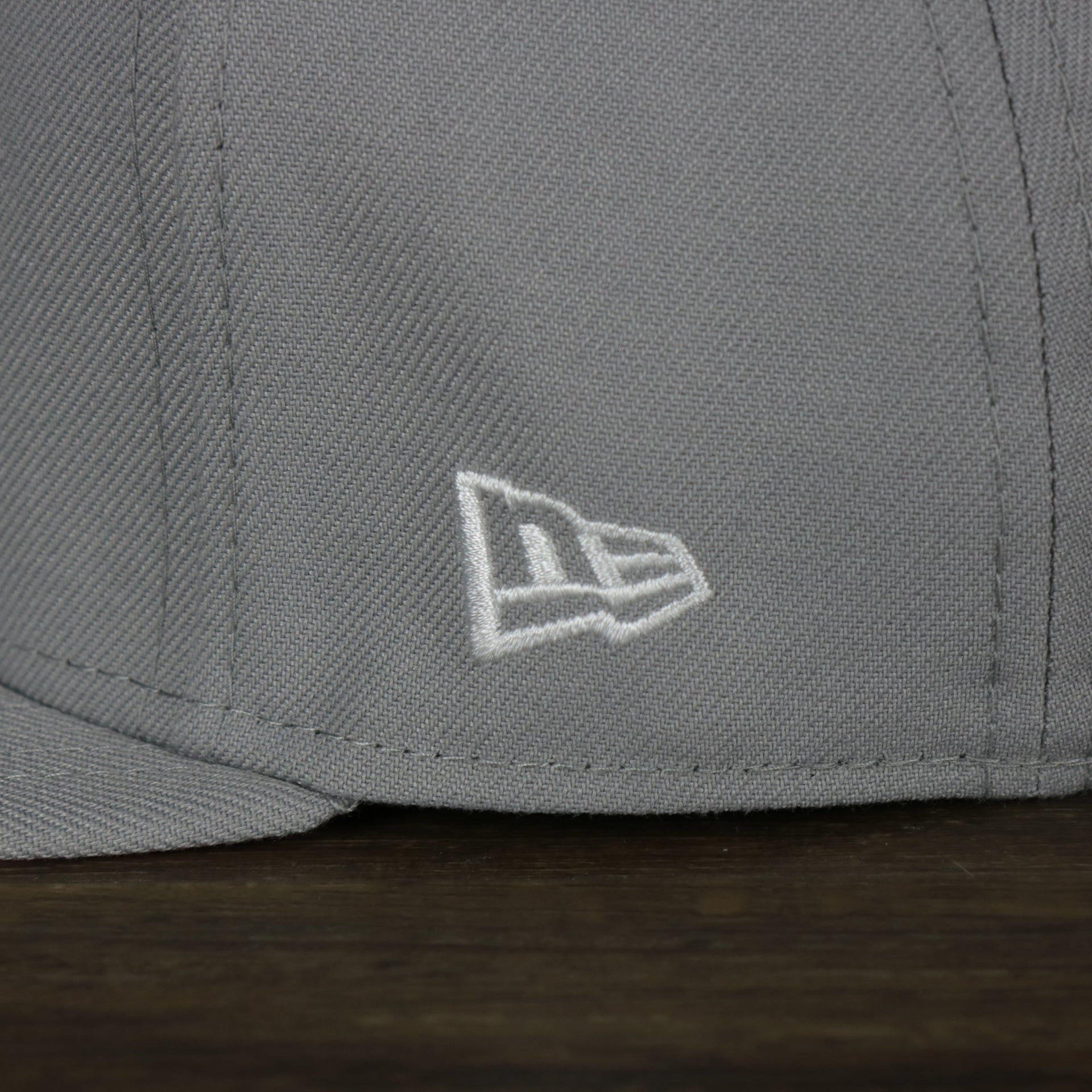 A close up of the New Era logo on the Philadelphia Phillies 2022 Mother’s Day On-Field 59Fifty Fitted Cap