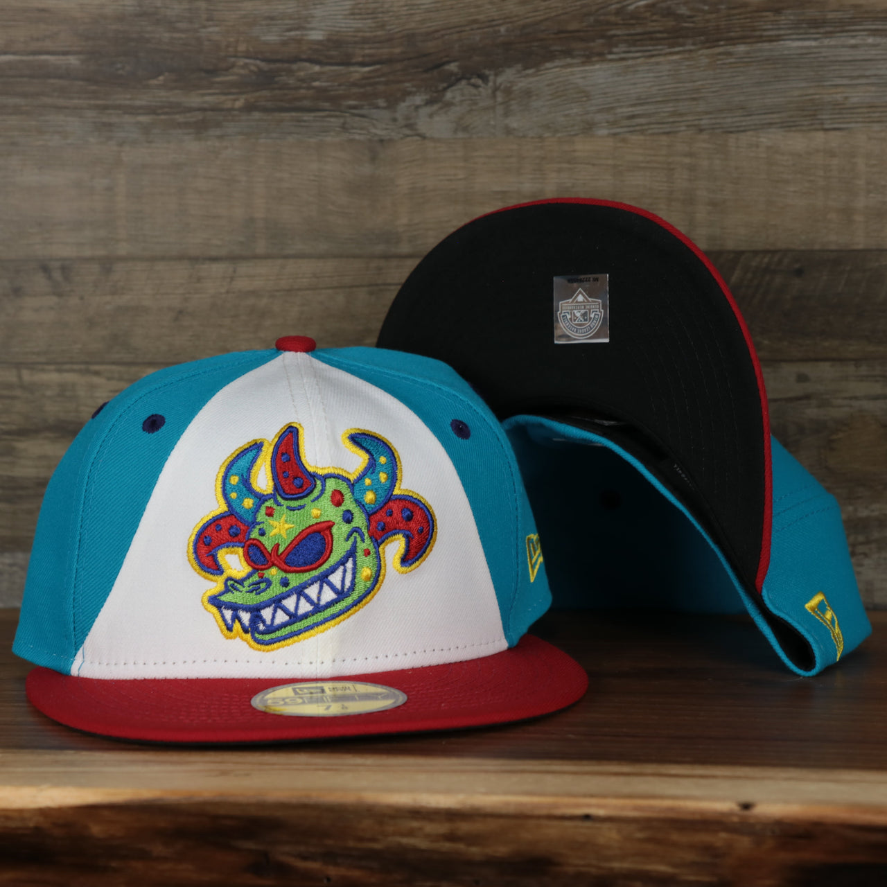 front and bottom of the Scranton/Wilkes-Barre Railriders 2022 Vejigantes de Scraton/Wilkes-Barre Copa de la Diversion On-Field Black Bottom 5950 Fitted Cap | Blue/White