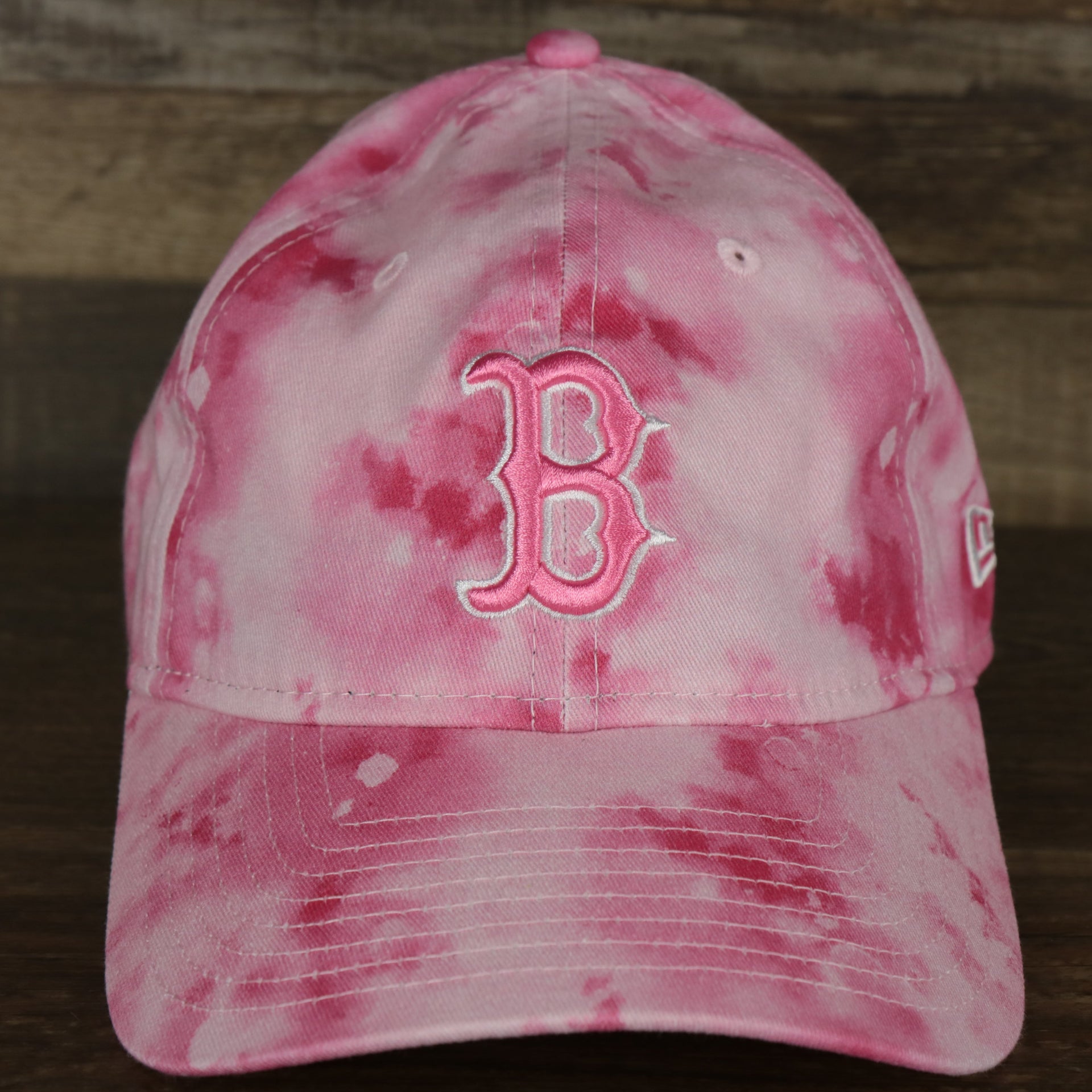 Front shot of the Boston Red Sox 2022 Mother’s Day On-Field 9Twenty Women’s Dad Hat