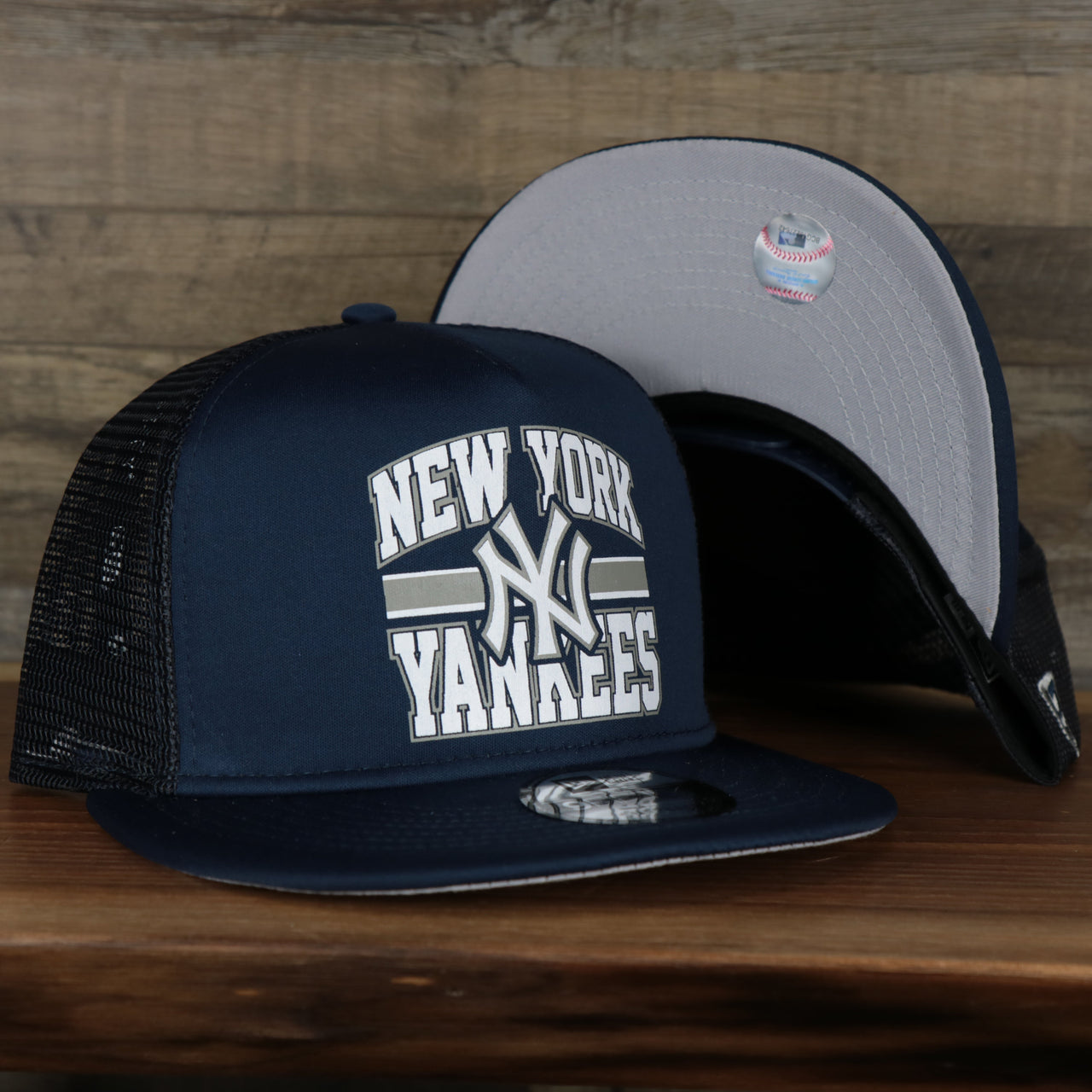 front of the New York Yankees Trucker Gray Bottom 9Fifty Snapback | Navy Blue | OSFM