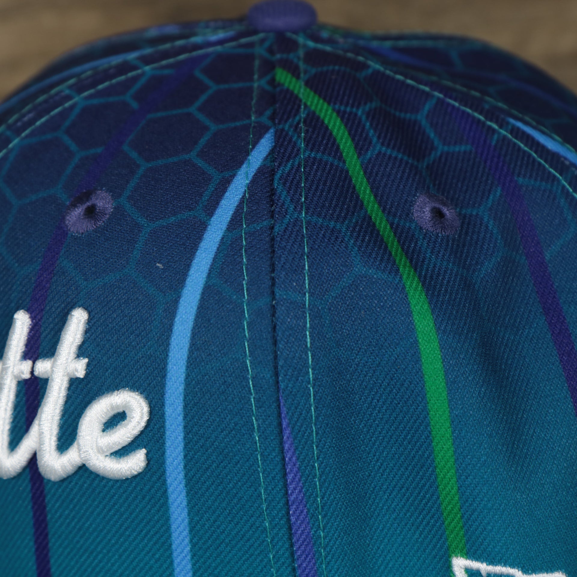detail on the Charlotte Hornets 2021 Retro City Edition Gray Bottom 9Fifty Snapback | Blue