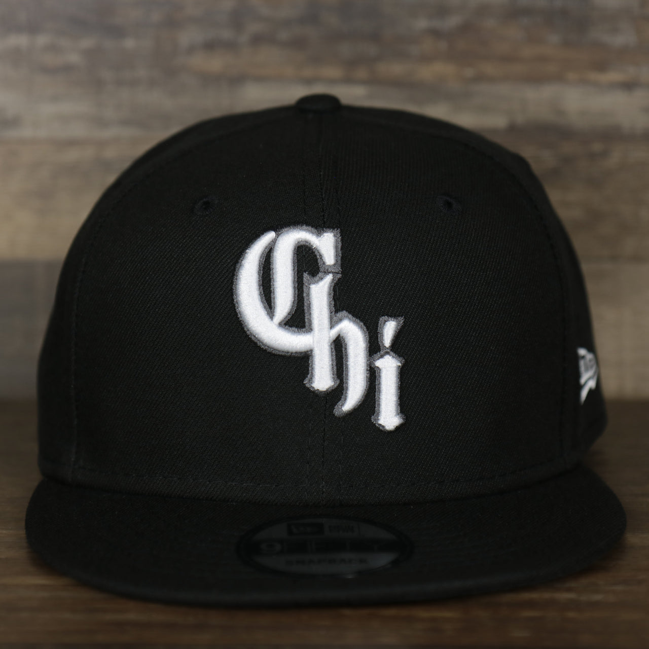front of the Chicago White Sox MLB City Connect 2021 On-Field 9Fifty Black Bottom Snapback | Black