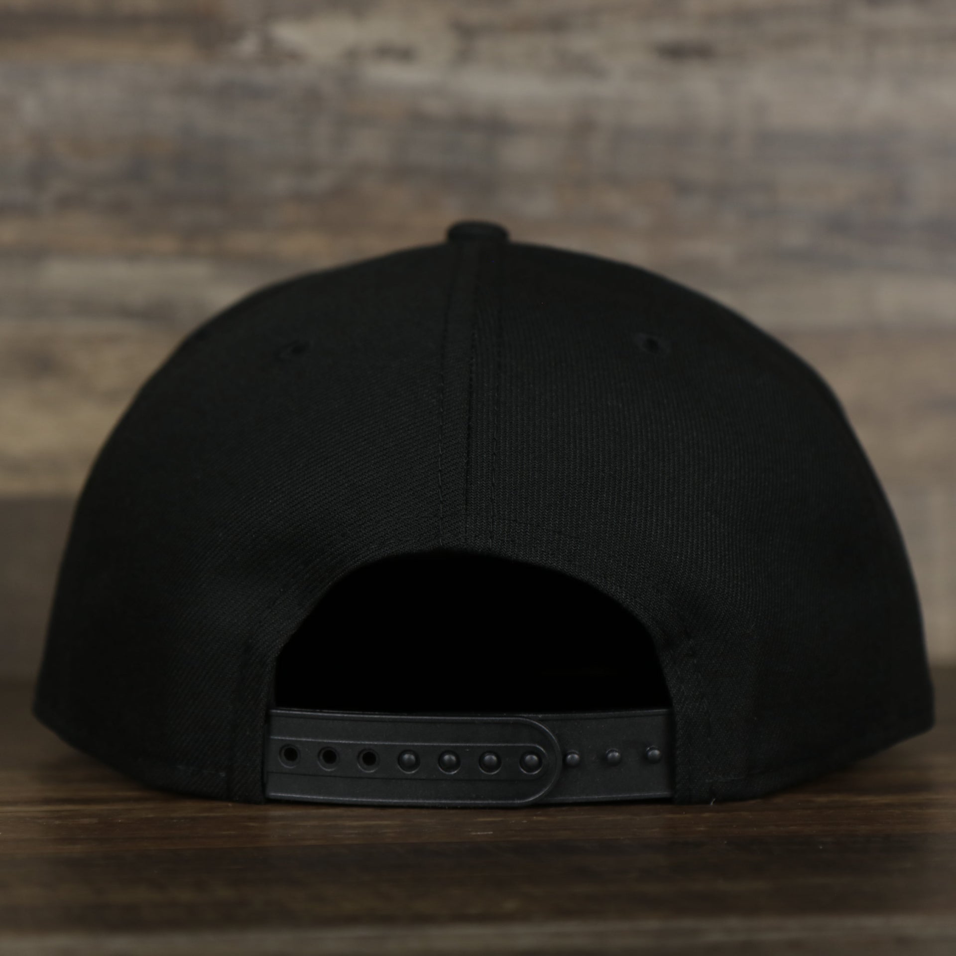 back side of the Chicago White Sox MLB City Connect 2021 On-Field 9Fifty Black Bottom Snapback | Black