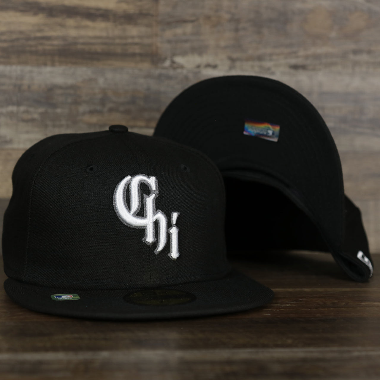 front and bottom of the Chicago White Sox MLB City Connect 2021 On-Field 59Fifty Black Bottom Fitted | Black