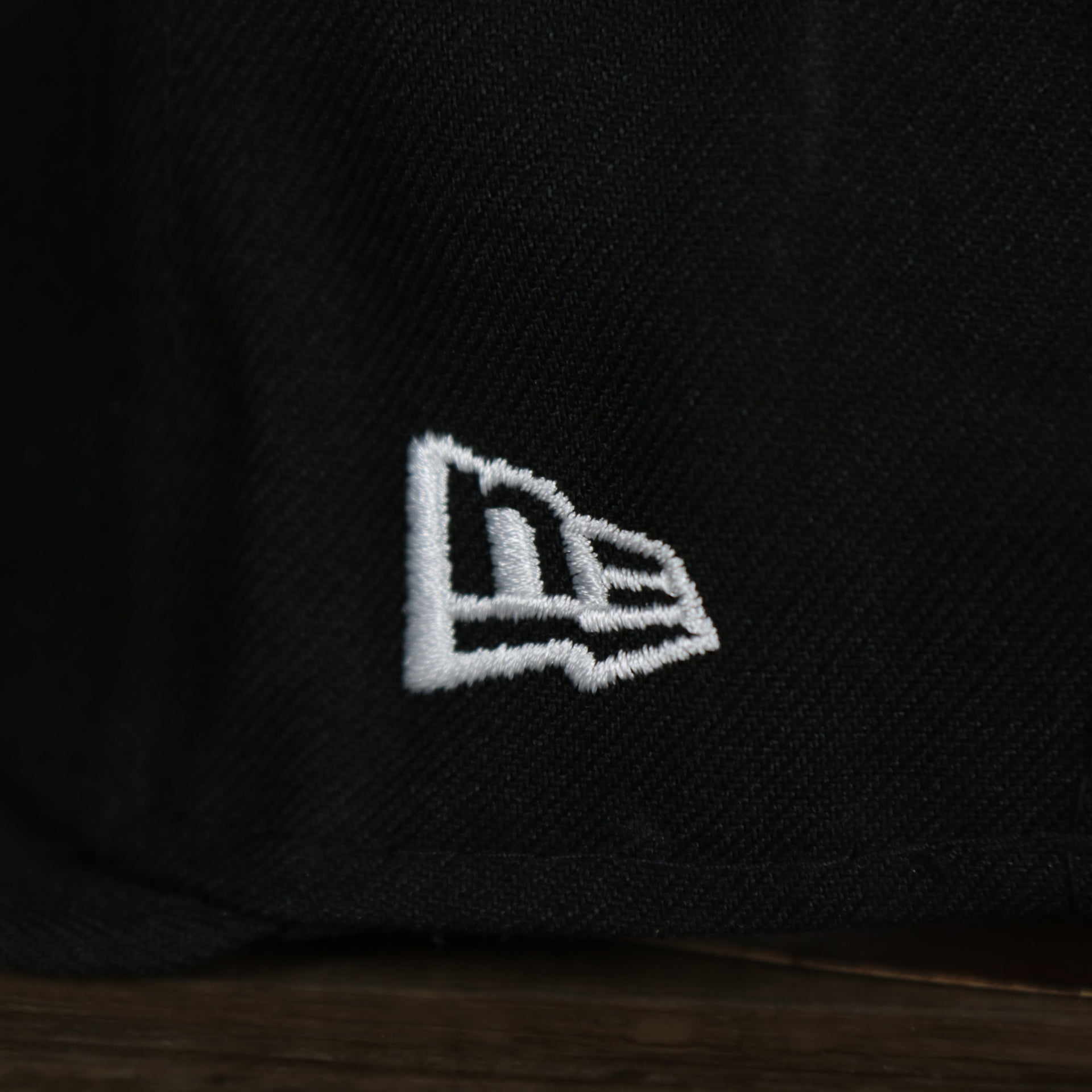 new era logo on the Chicago White Sox MLB City Connect 2021 On-Field 59Fifty Black Bottom Fitted | Black