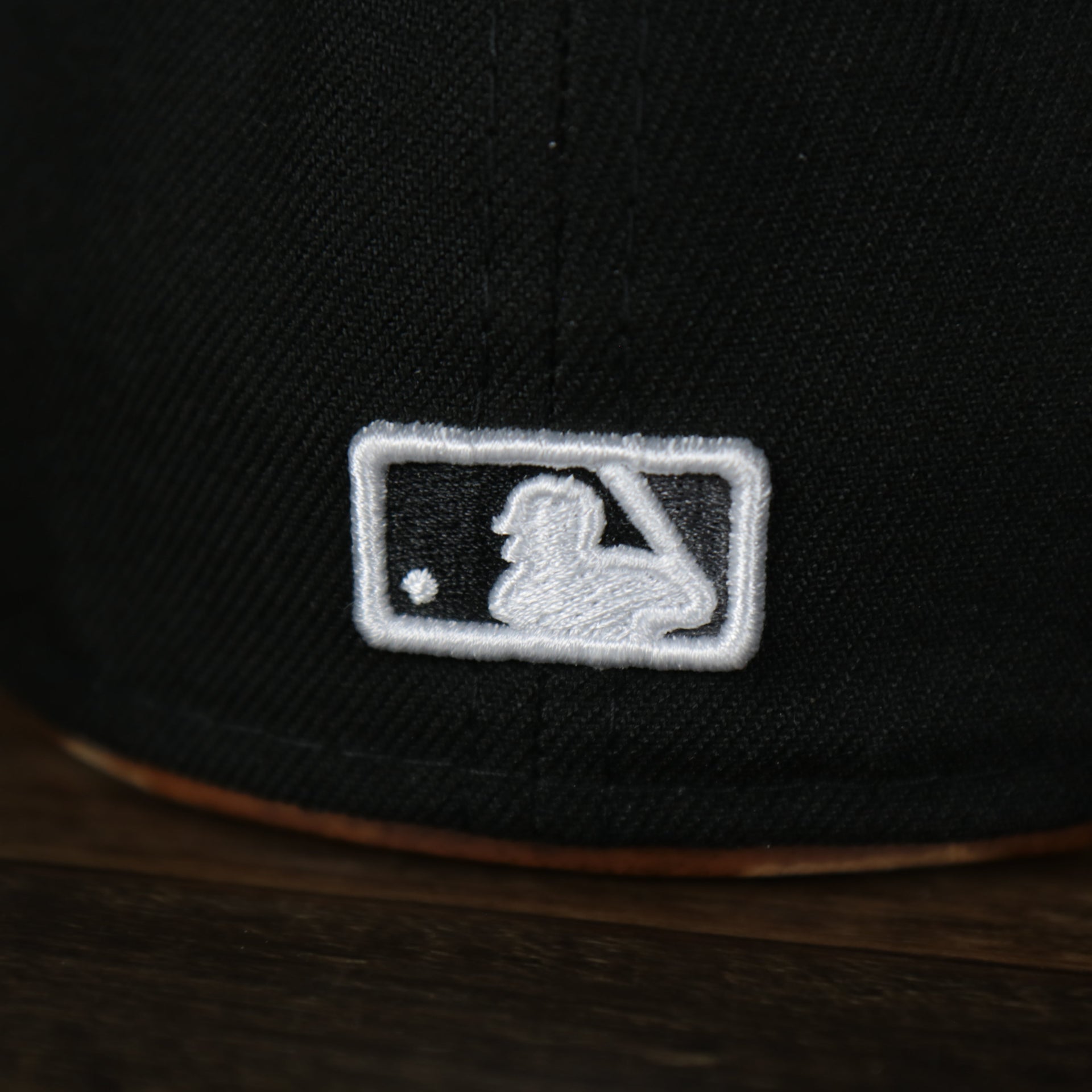 mlb logo on the Chicago White Sox MLB City Connect 2021 On-Field 59Fifty Black Bottom Fitted | Black