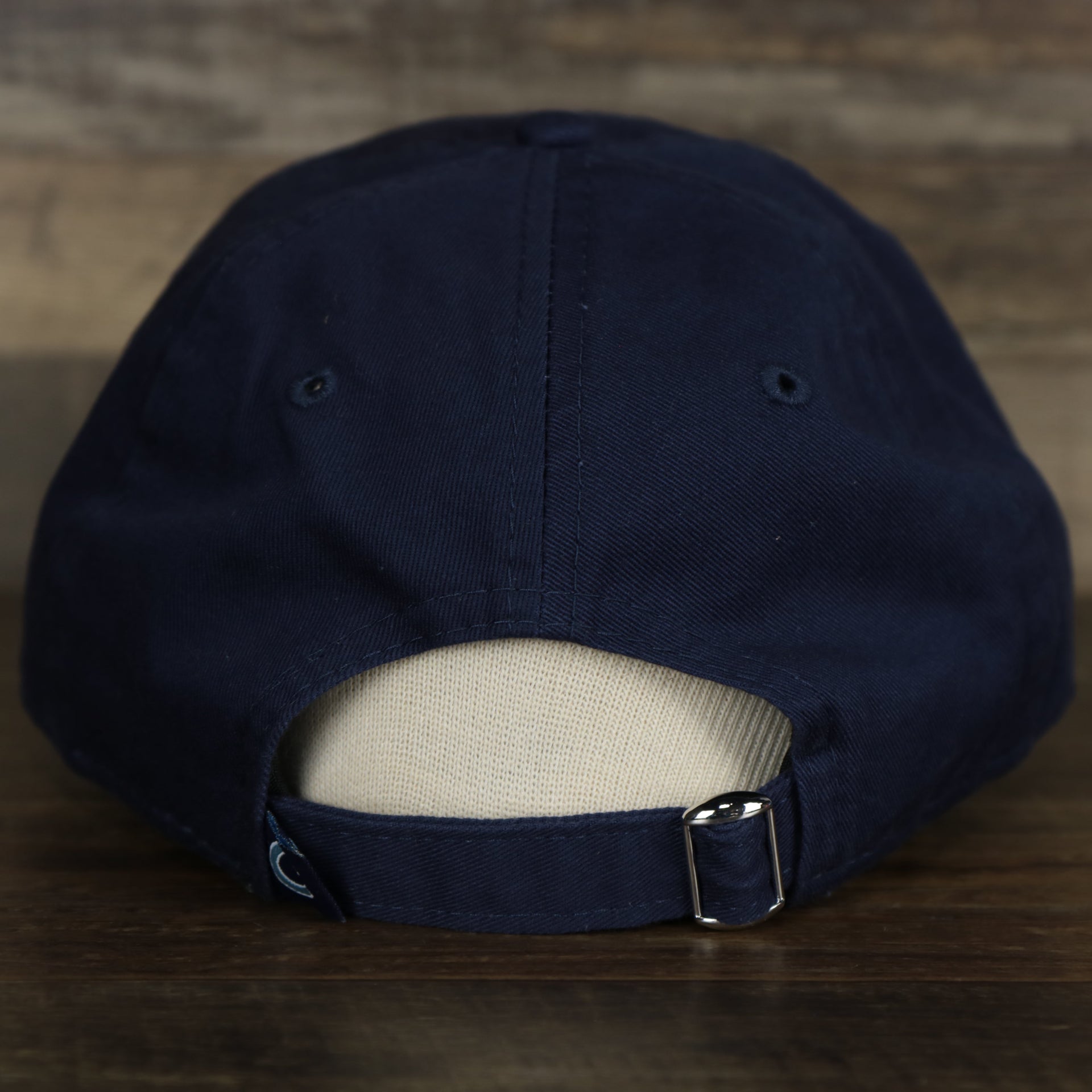 The backside of the Chicago Cubs MLB City Connect 2021 On-Field 9Twenty Dad Hat