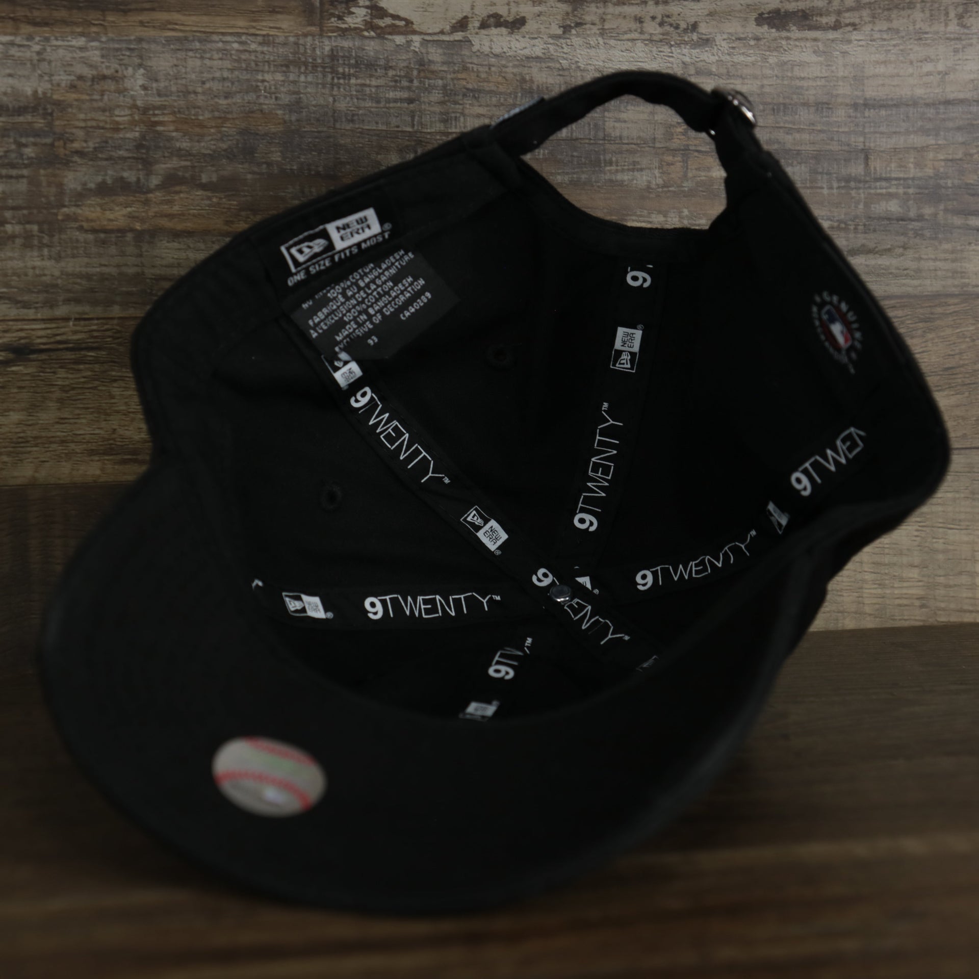 The underside of the Chicago White Sox MLB City Connect 2021 On-Field 9Twenty Dad Hat