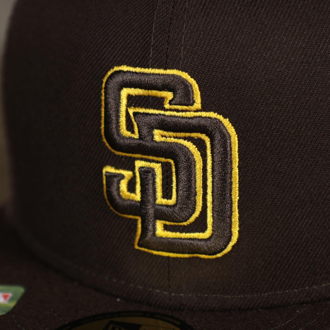 A close up of the Padres logo on the San Diego Padres Onfield 2022 Batting Practice 59Fifty Trucker Hat