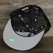The underside of the New York Yankees Onfield 2022 Batting Practice 59Fifty Trucker Hat