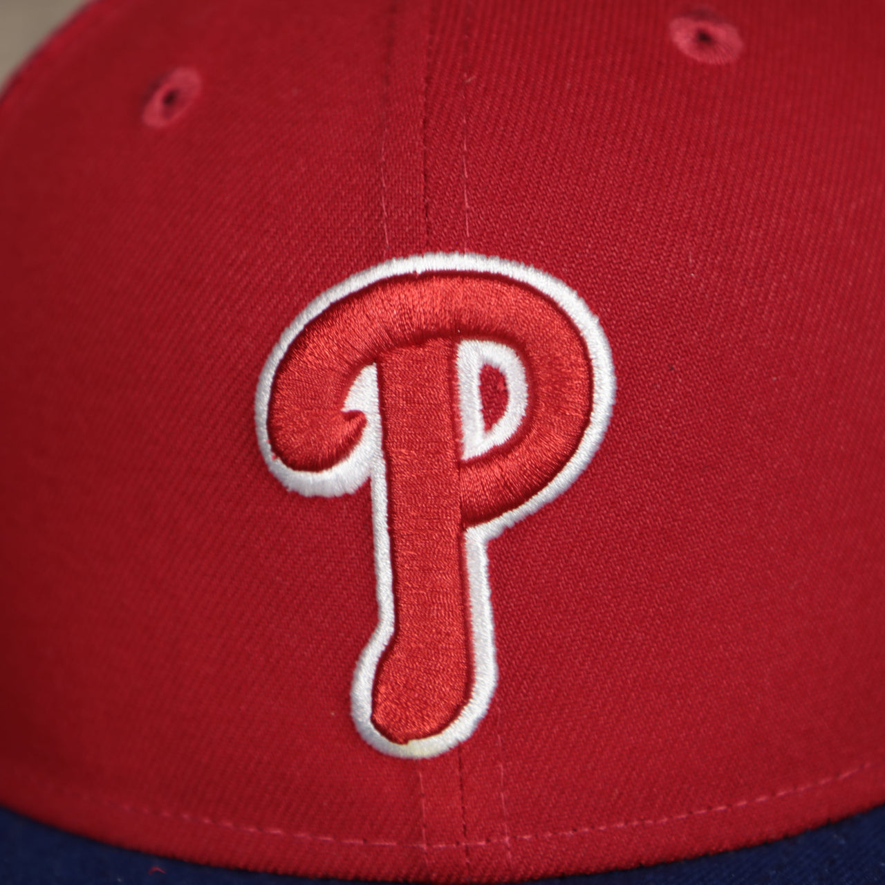 A close up of the Phillies logo on the Philadelphia Phillies Onfield 2022 Batting Practice 59Fifty Trucker Hat