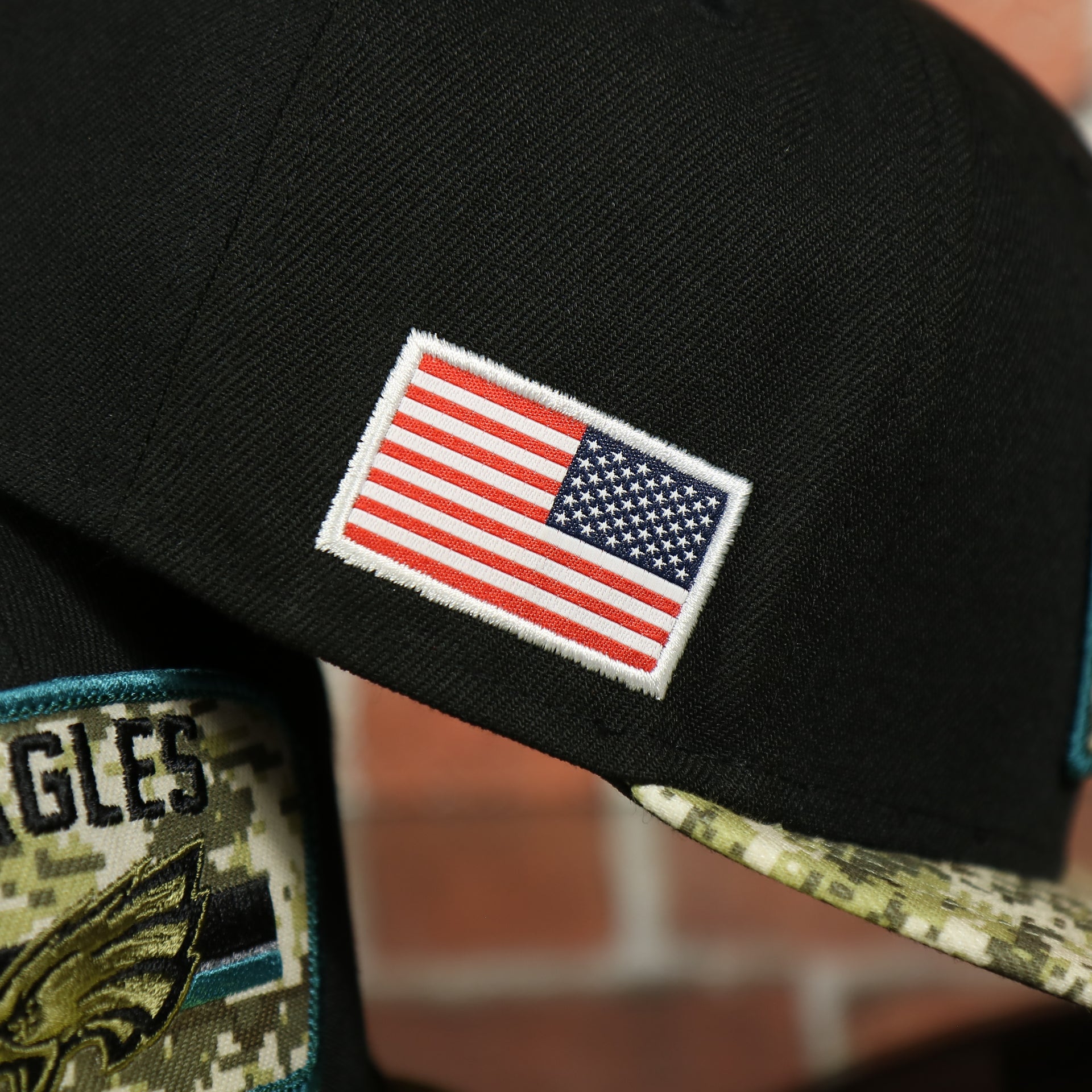 USA flag patch on the Philadelphia Eagles 2021 Salute To Service On Field Sideline 59Fifty Fitted Cap