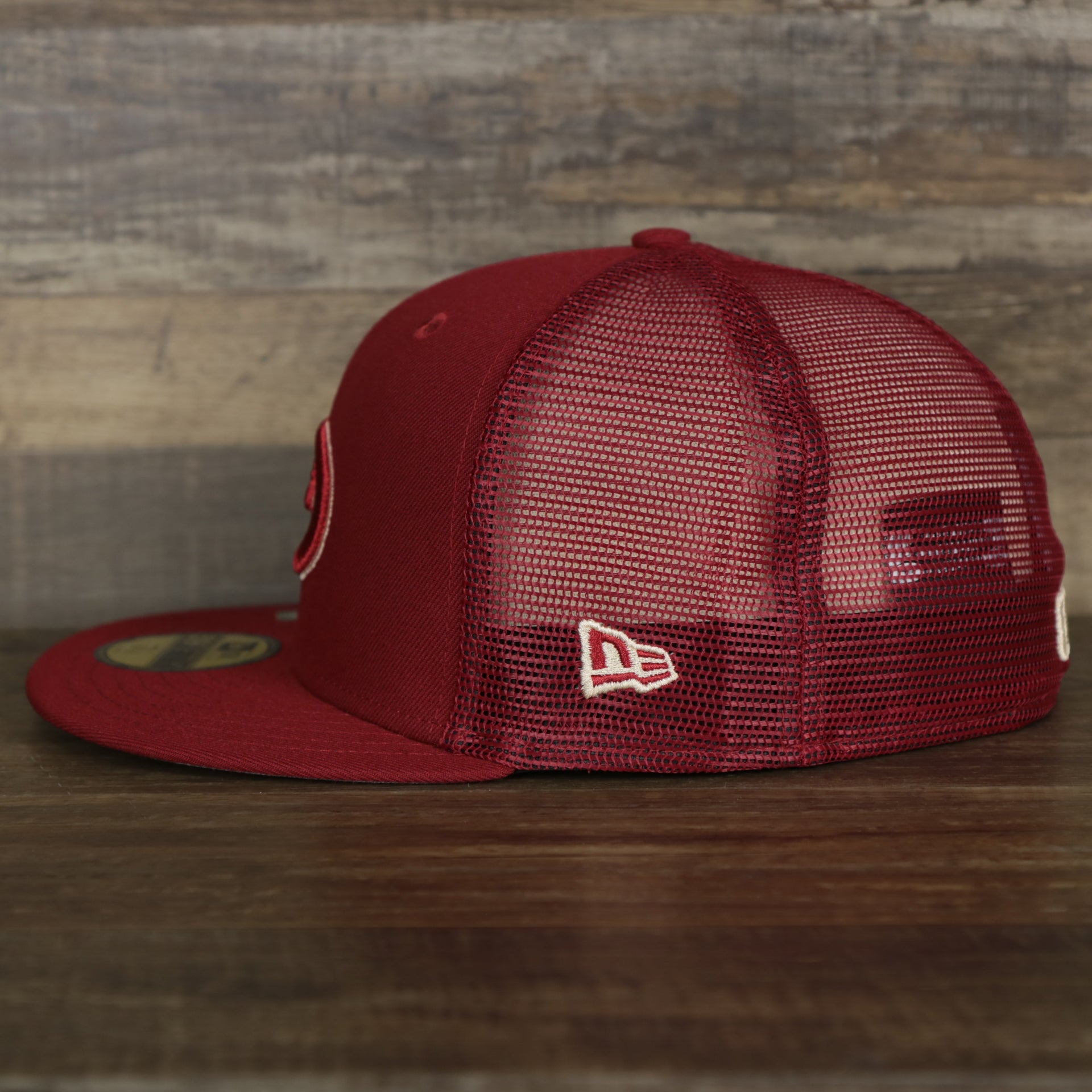 The wearer's left on the Arizona Diamondbacks Onfield 2022 Batting Practice 59Fifty Trucker Hat